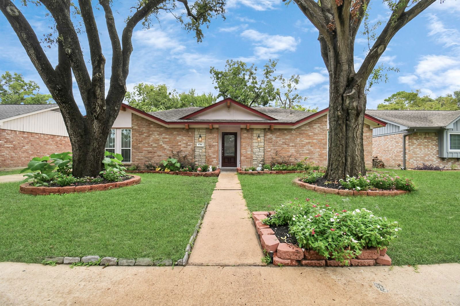 Real estate property located at 9706 Springmont, Harris, Kempwood North, Houston, TX, US