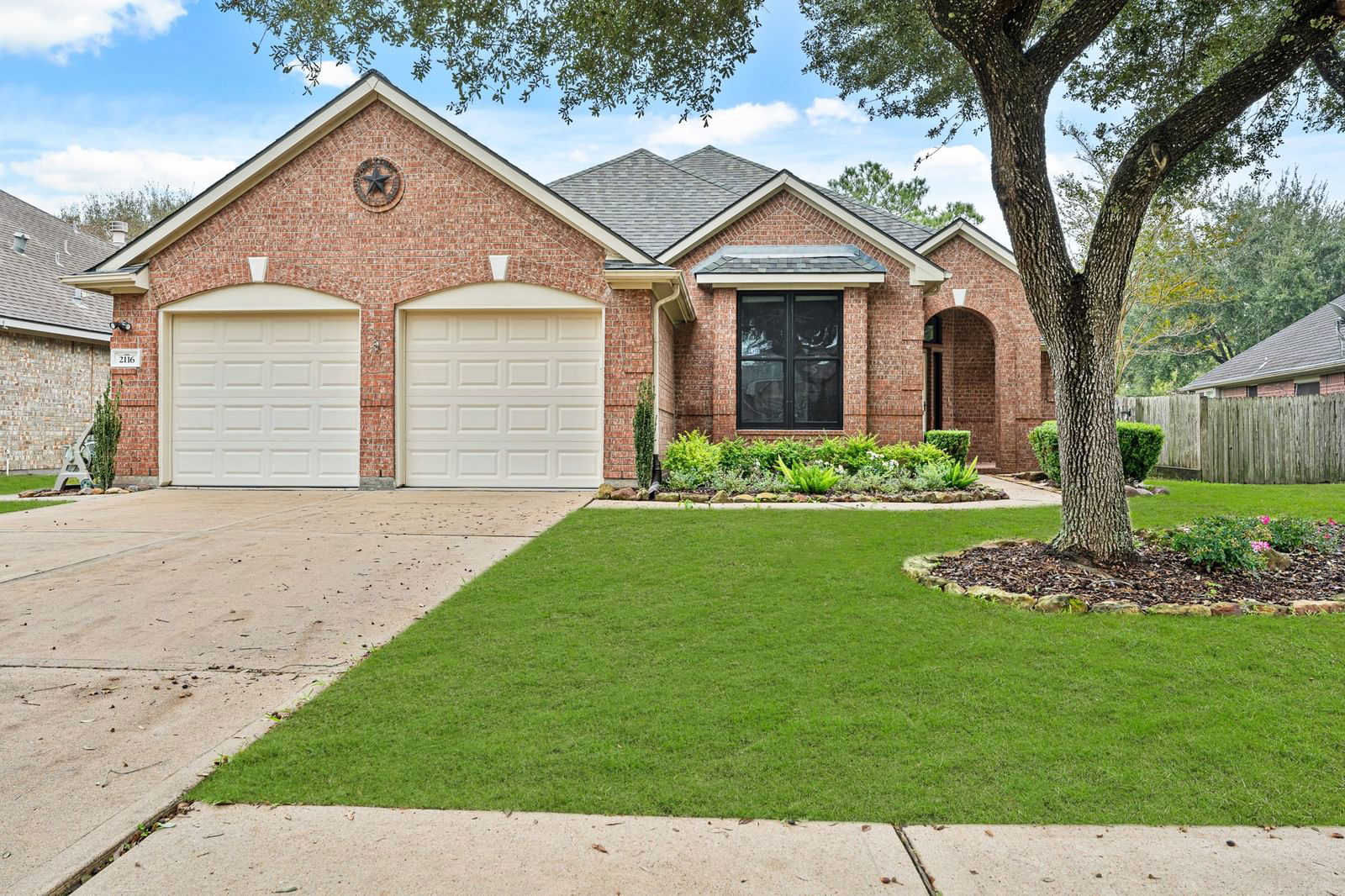 Real estate property located at 2116 Yacht Harbor, Galveston, Brittany Lakes, League City, TX, US