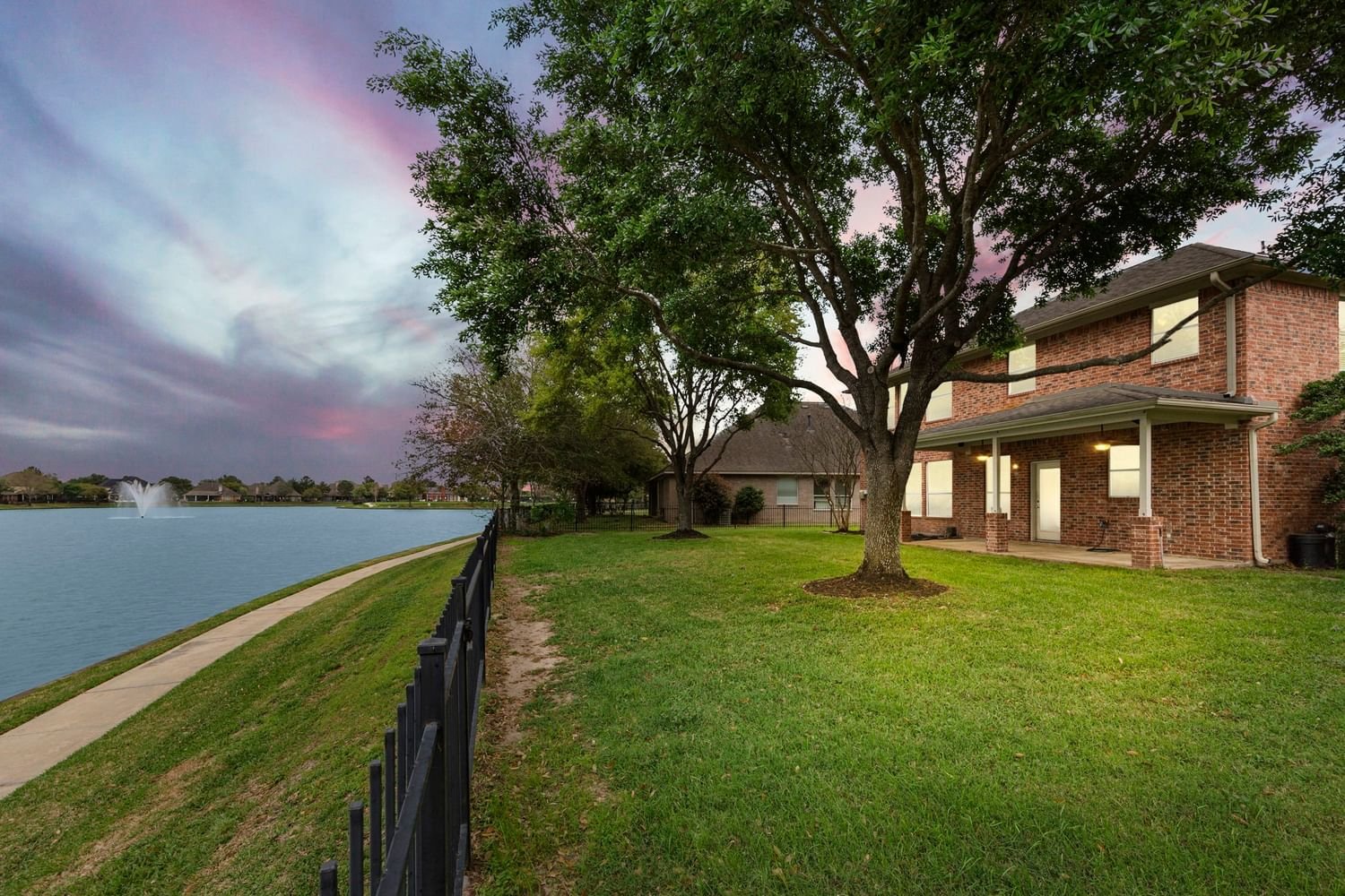 Real estate property located at 25243 Hamden Valley, Fort Bend, Canyon Gate At Westheimer Lakes Sec 1, Richmond, TX, US