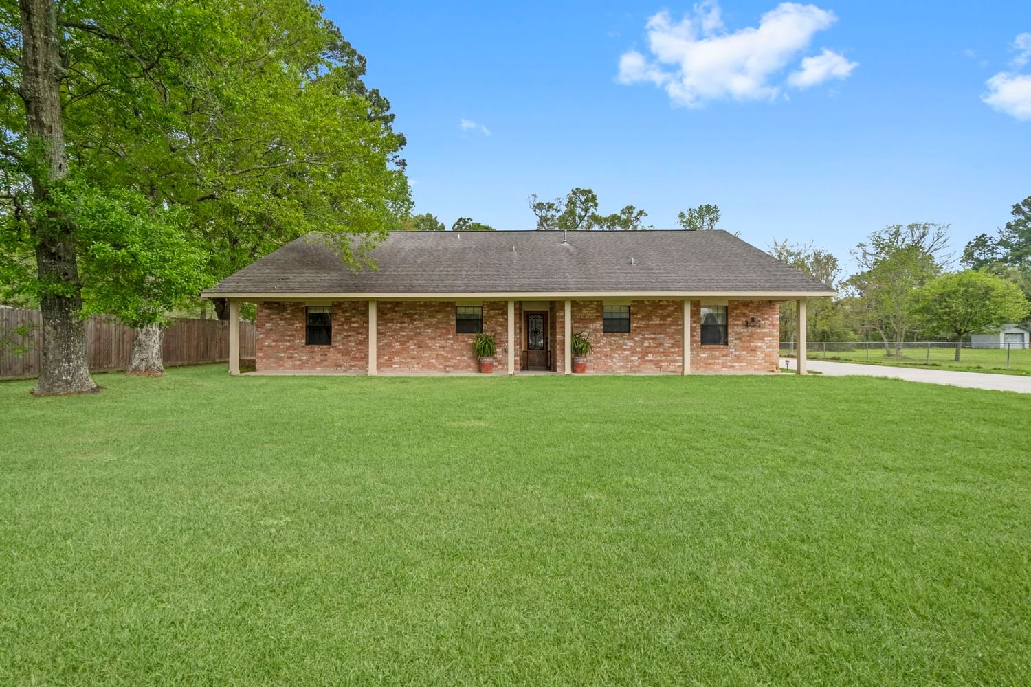 Real estate property located at 1201 Forest, Harris, Lake Houston Forest Sec 01 U/R, Huffman, TX, US