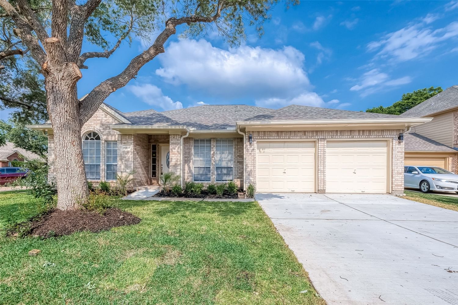 Real estate property located at 11407 Oak Lake Glen, Fort Bend, Oak Lake Estates Sec 1, Sugar Land, TX, US