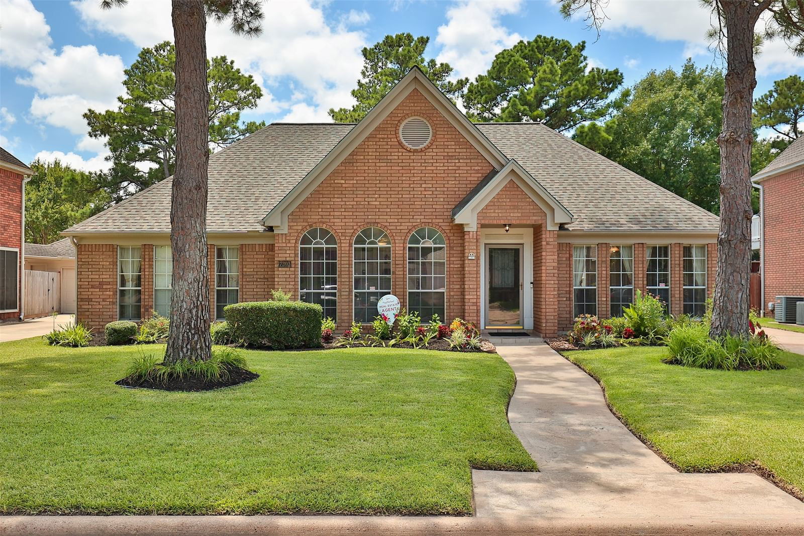 Real estate property located at 7303 Starbridge, Harris, Copperfield Southdown Village, Houston, TX, US