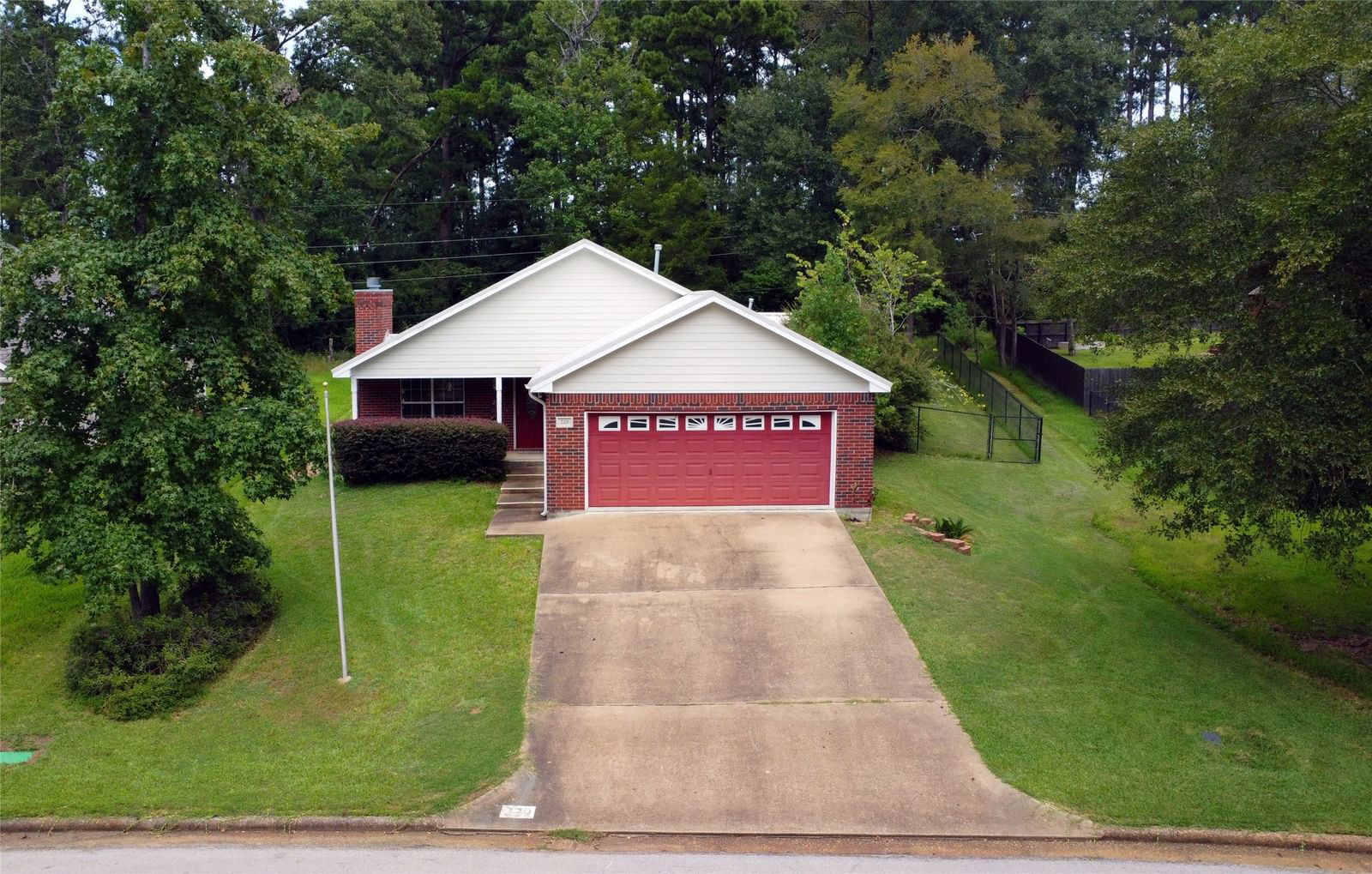 Real estate property located at 229 Evergreen, Walker, Elkins Lake - Sec 2, Huntsville, TX, US