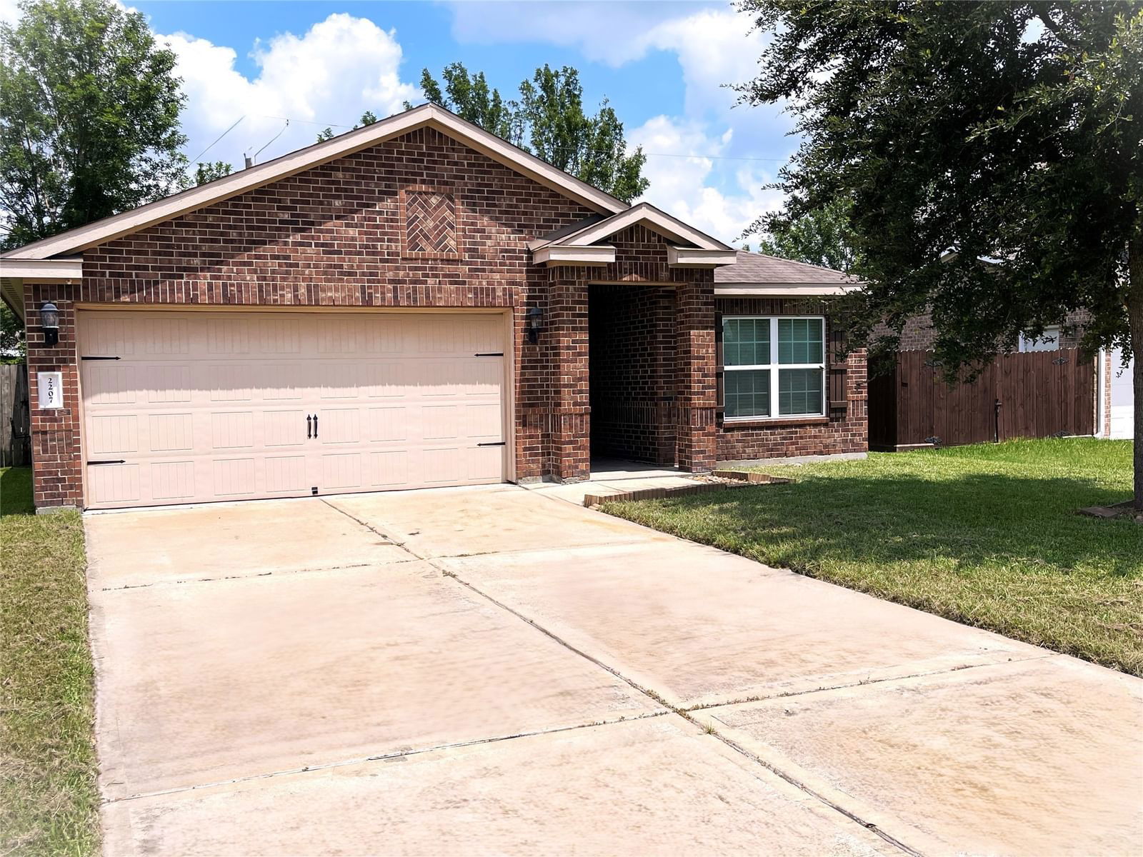 Real estate property located at 2207 Tracy lane, Harris, Nowlingshire Estates Pt Repl, Highlands, TX, US