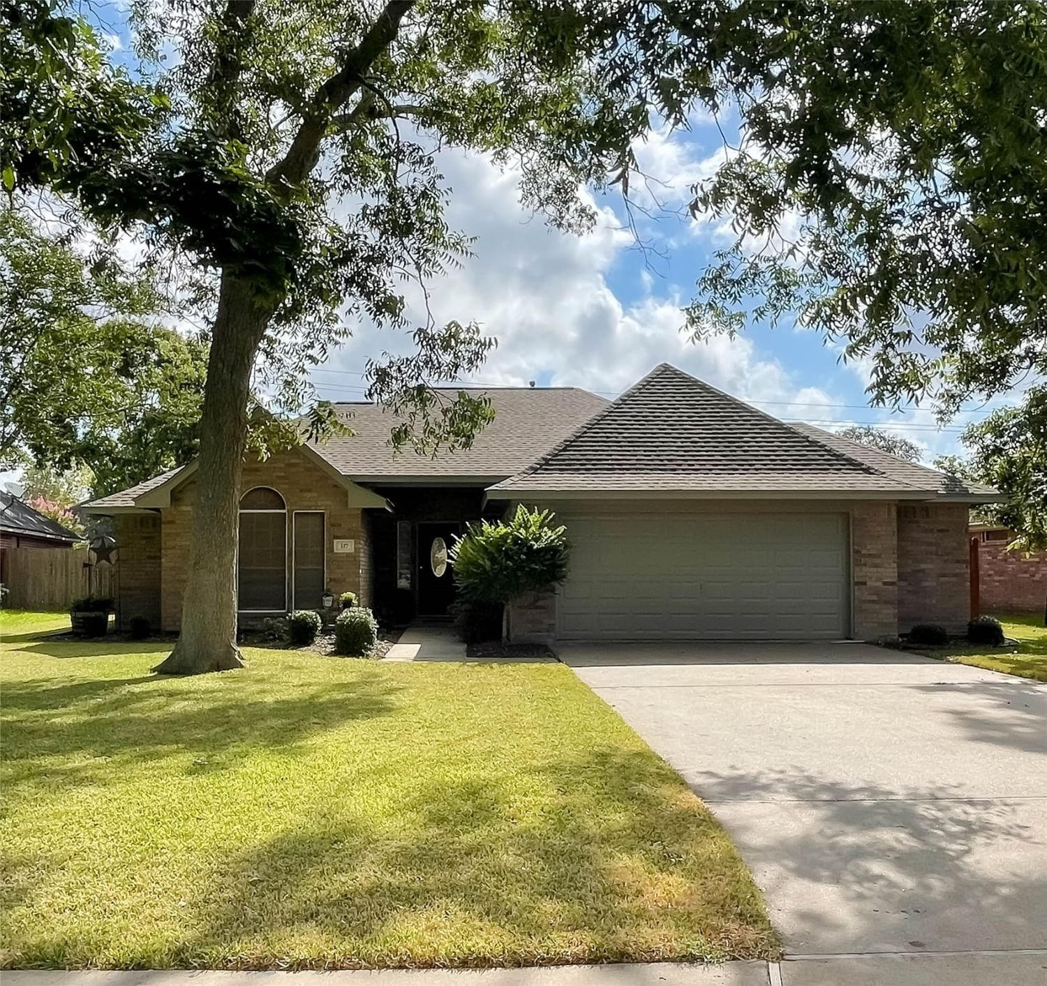 Real estate property located at 117 Jamestown, Brazoria, Clute, TX, US