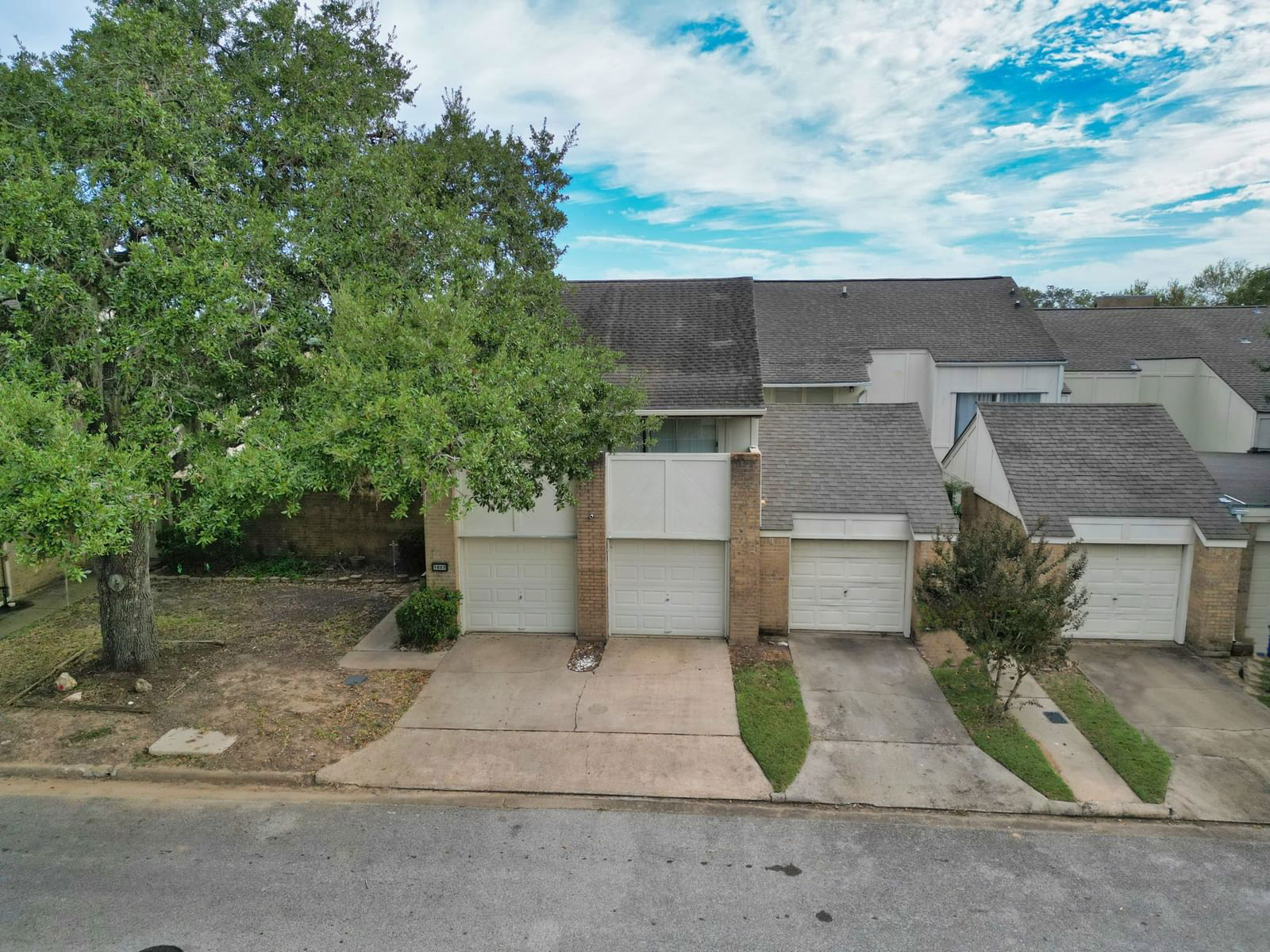 Real estate property located at 1823 Veranda, Brazoria, Columbia Lakes Sec 1-2-3-4-5, West Columbia, TX, US