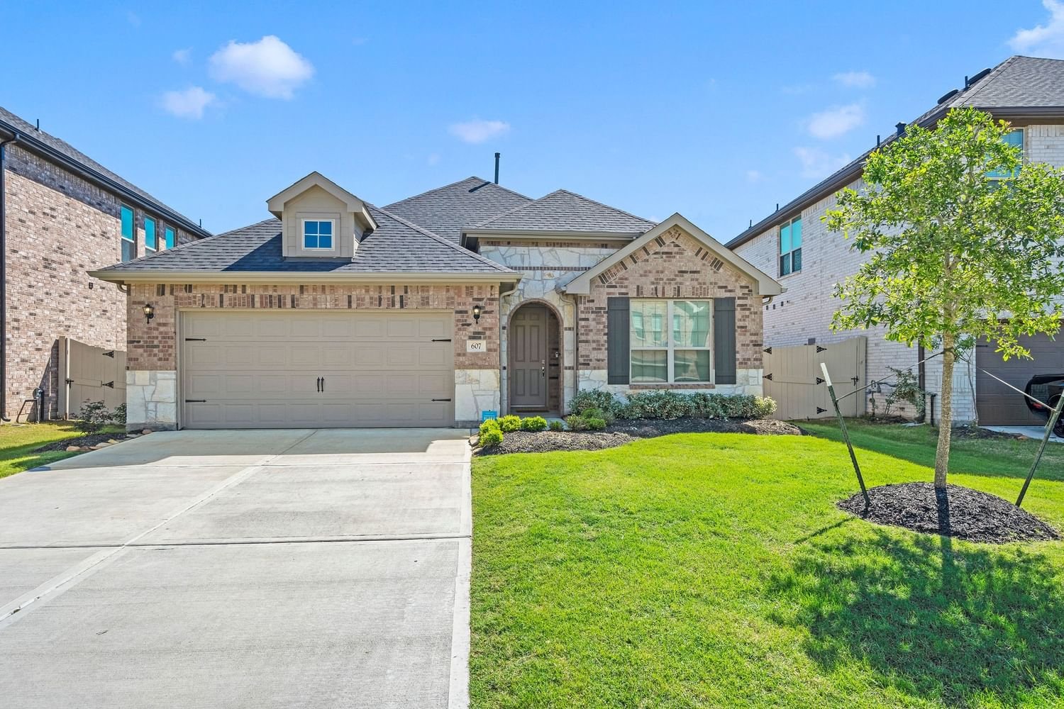Real estate property located at 607 Round Lake, Fort Bend, Summer Lakes, Rosenberg, TX, US