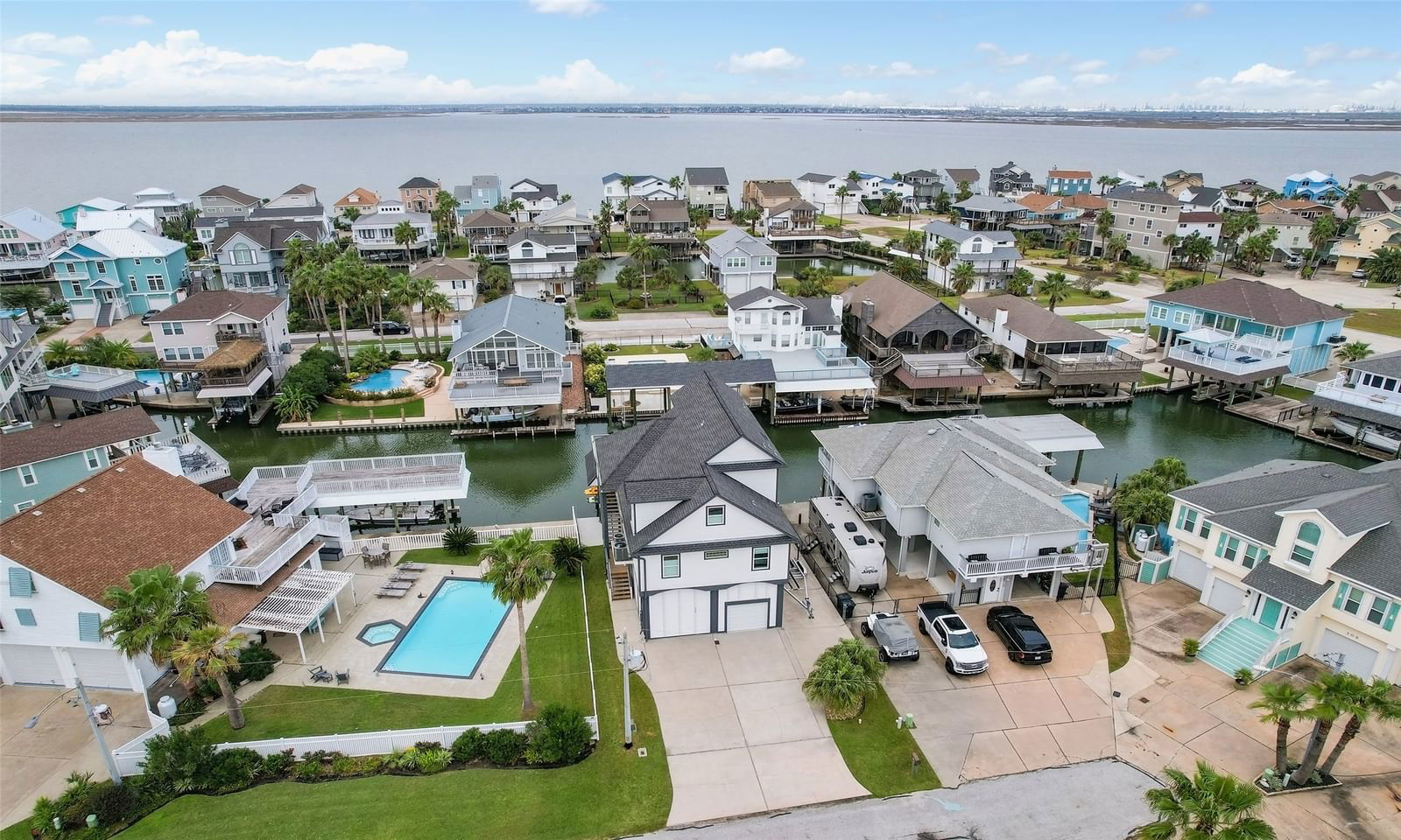 Real estate property located at 110 Bamaku Bend, Galveston, Tiki Island, Tiki Island, TX, US