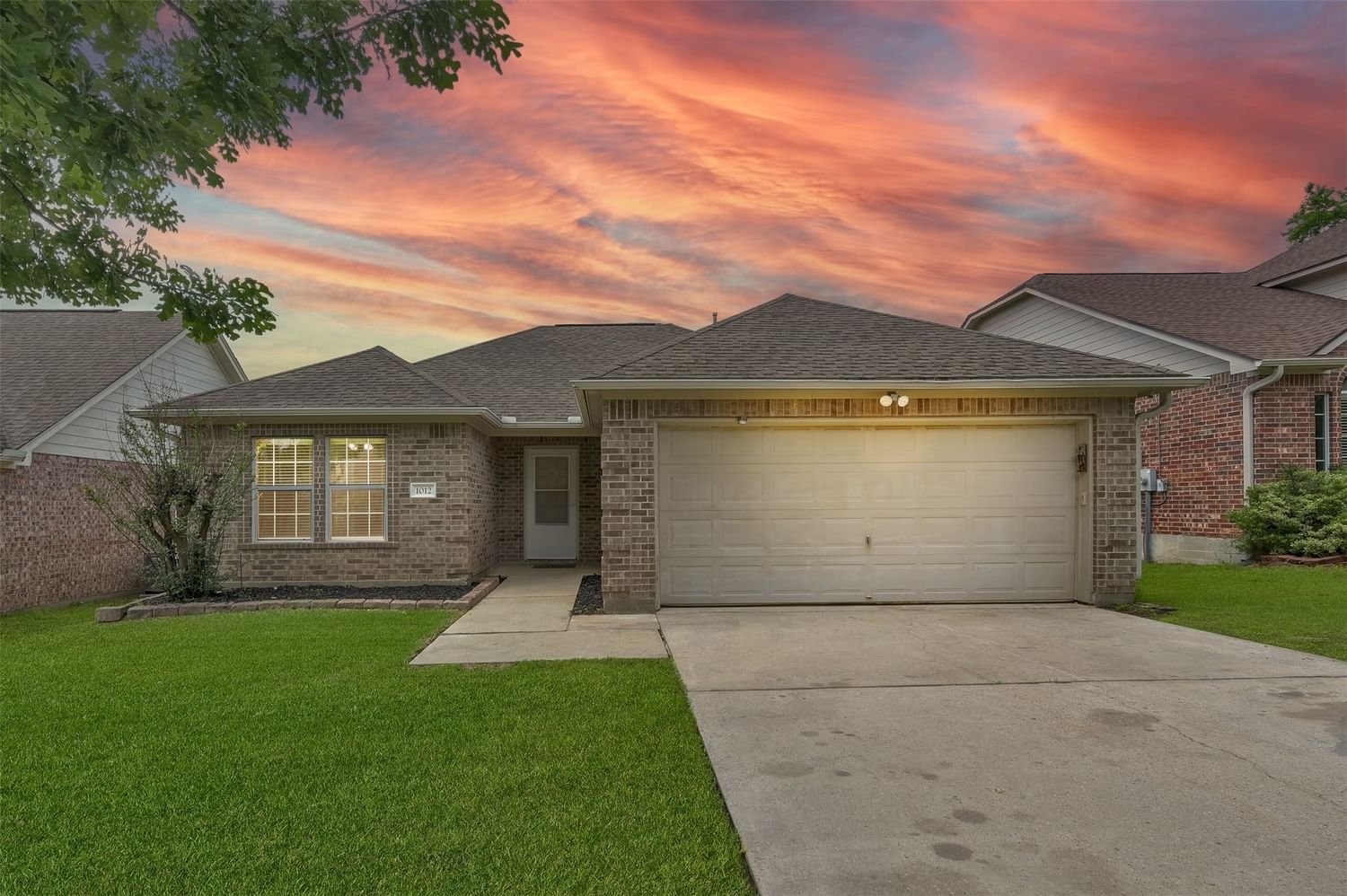 Real estate property located at 1012 Oak Glen, Montgomery, Olde Oaks 01, Willis, TX, US