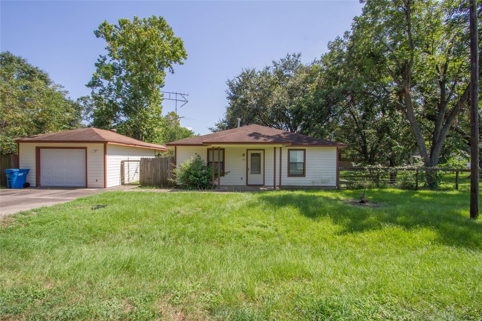 Real estate property located at 2611 Center, Waller, Waller-College Add, Waller, TX, US