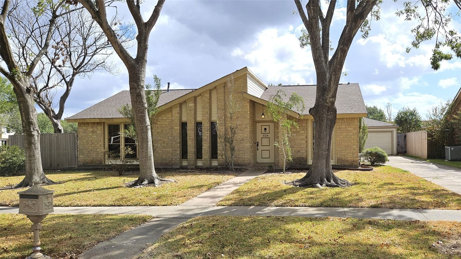 Real estate property located at 10214 Sageglow, Harris, Sageglen Sec 02, Houston, TX, US