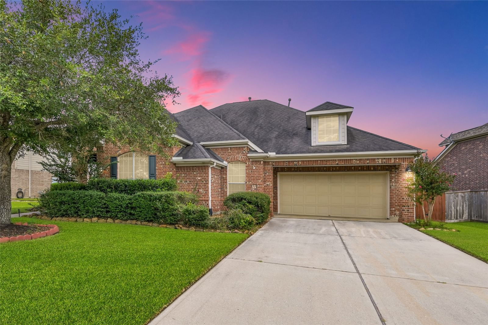 Real estate property located at 10719 Winding Green, Harris, Villages of Tour 18, Humble, TX, US