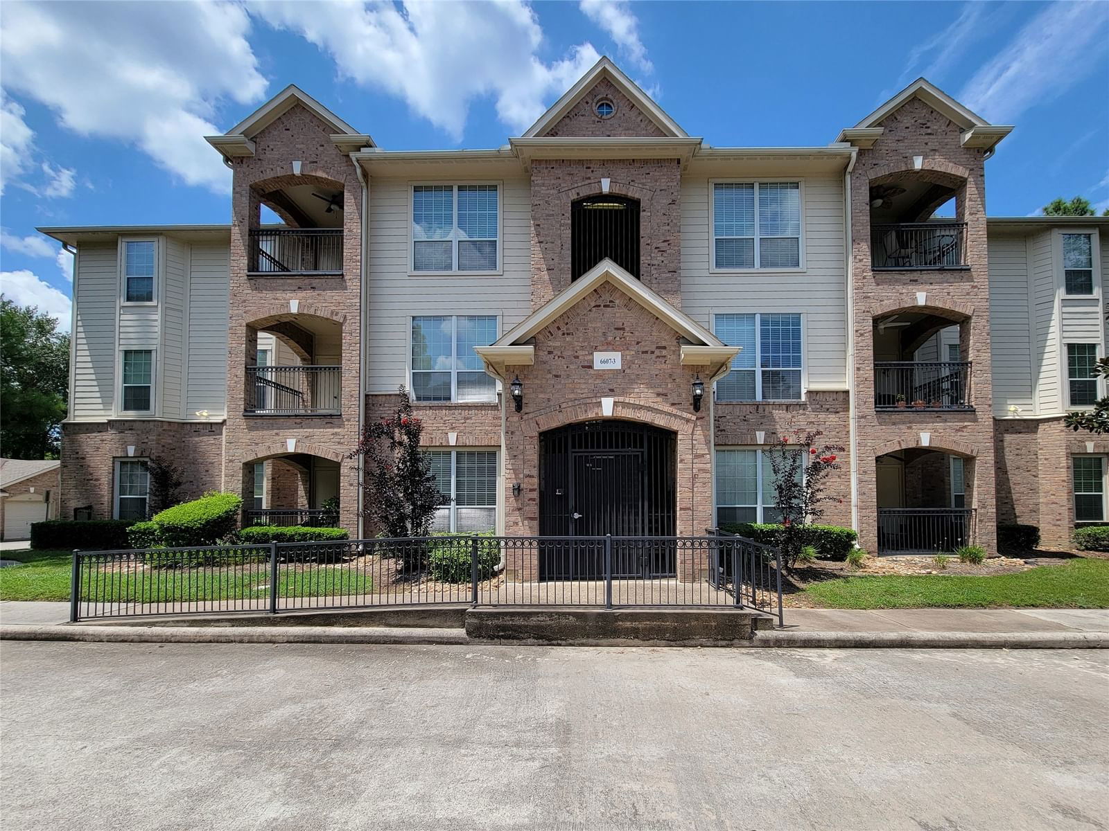 Real estate property located at 6607 Lake Woodlands #313, Montgomery, Condominiums At Sterling Green, The Woodlands, TX, US