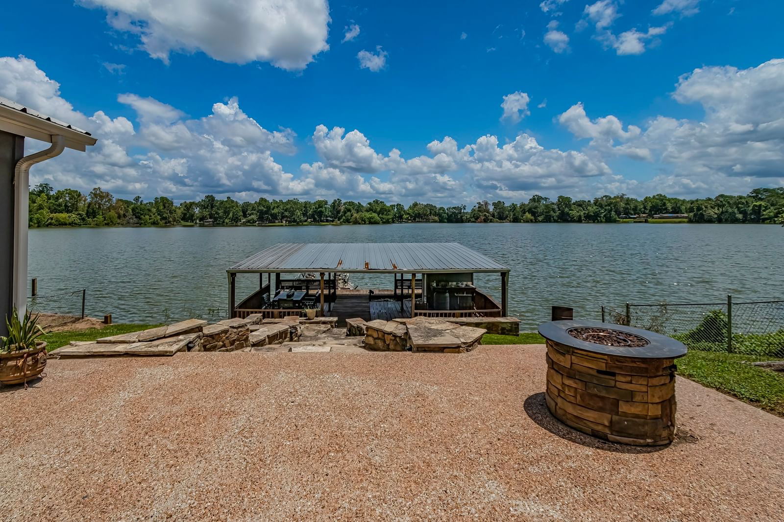 Real estate property located at 1520 Taylor Lake, Polk, Taylor Lake Estate Sec 2, Livingston, TX, US