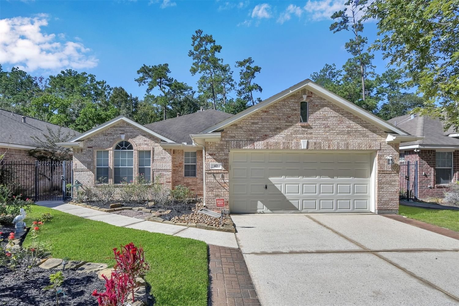Real estate property located at 42 Foxbriar Forest, Montgomery, The Woodlands, TX, US