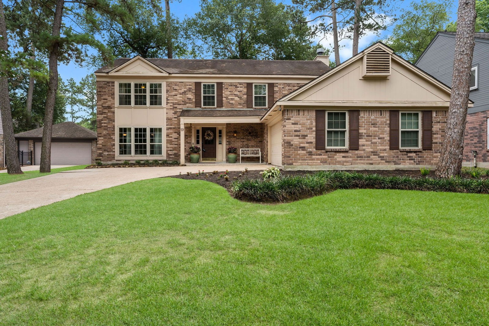 Real estate property located at 19 Bending Branch, Montgomery, The Woodlands, TX, US