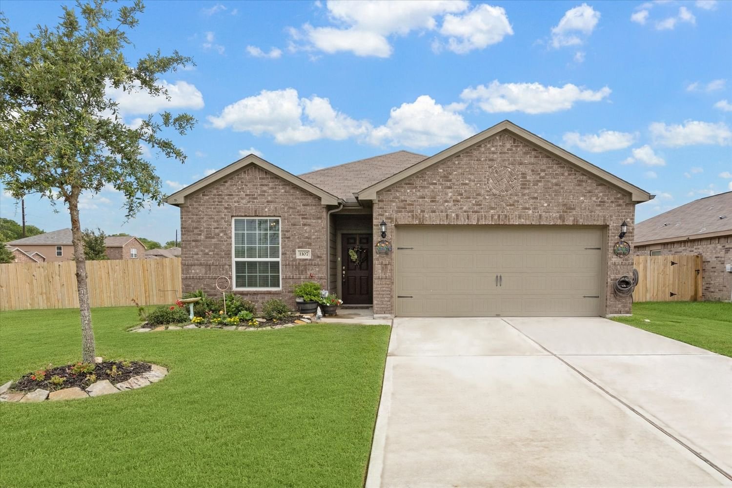 Real estate property located at 1107 Hollow Stone Dr, Brazoria, Sterling Lakes, Rosharon, TX, US