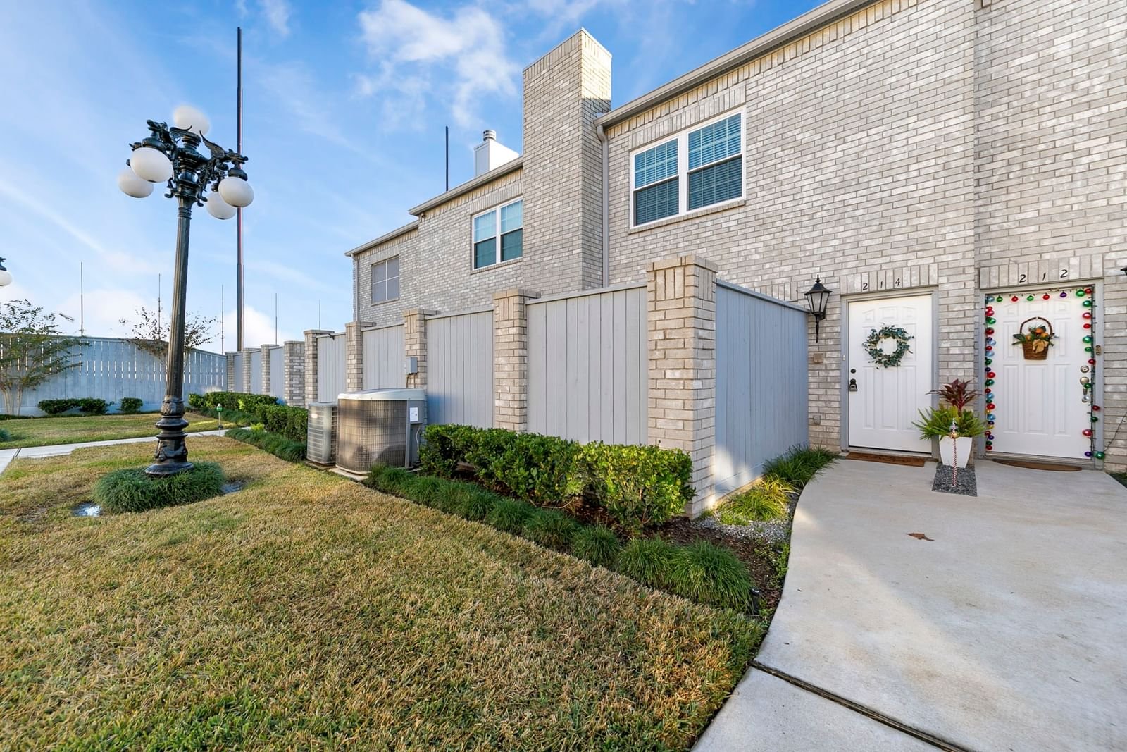 Real estate property located at 214 Wilcrest, Harris, Marlborough Square Condo Ph 02, Houston, TX, US
