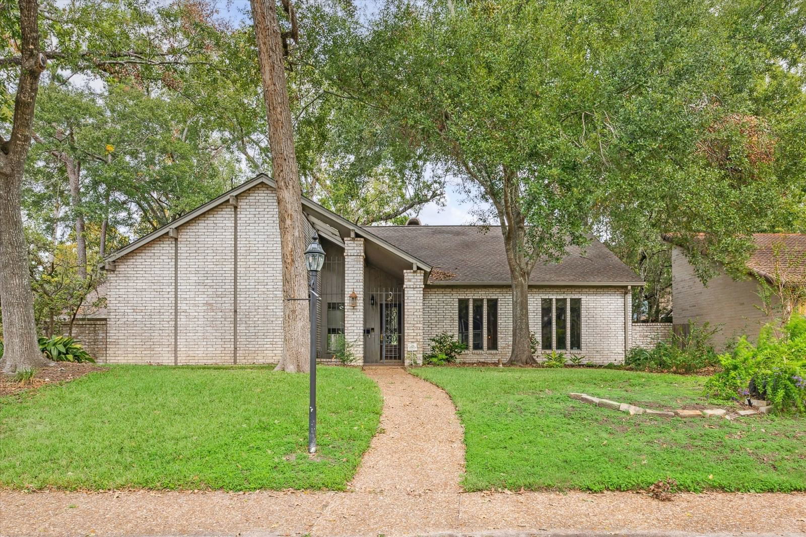 Real estate property located at 10034 Briar Drive, Harris, Briargrove Park, Houston, TX, US