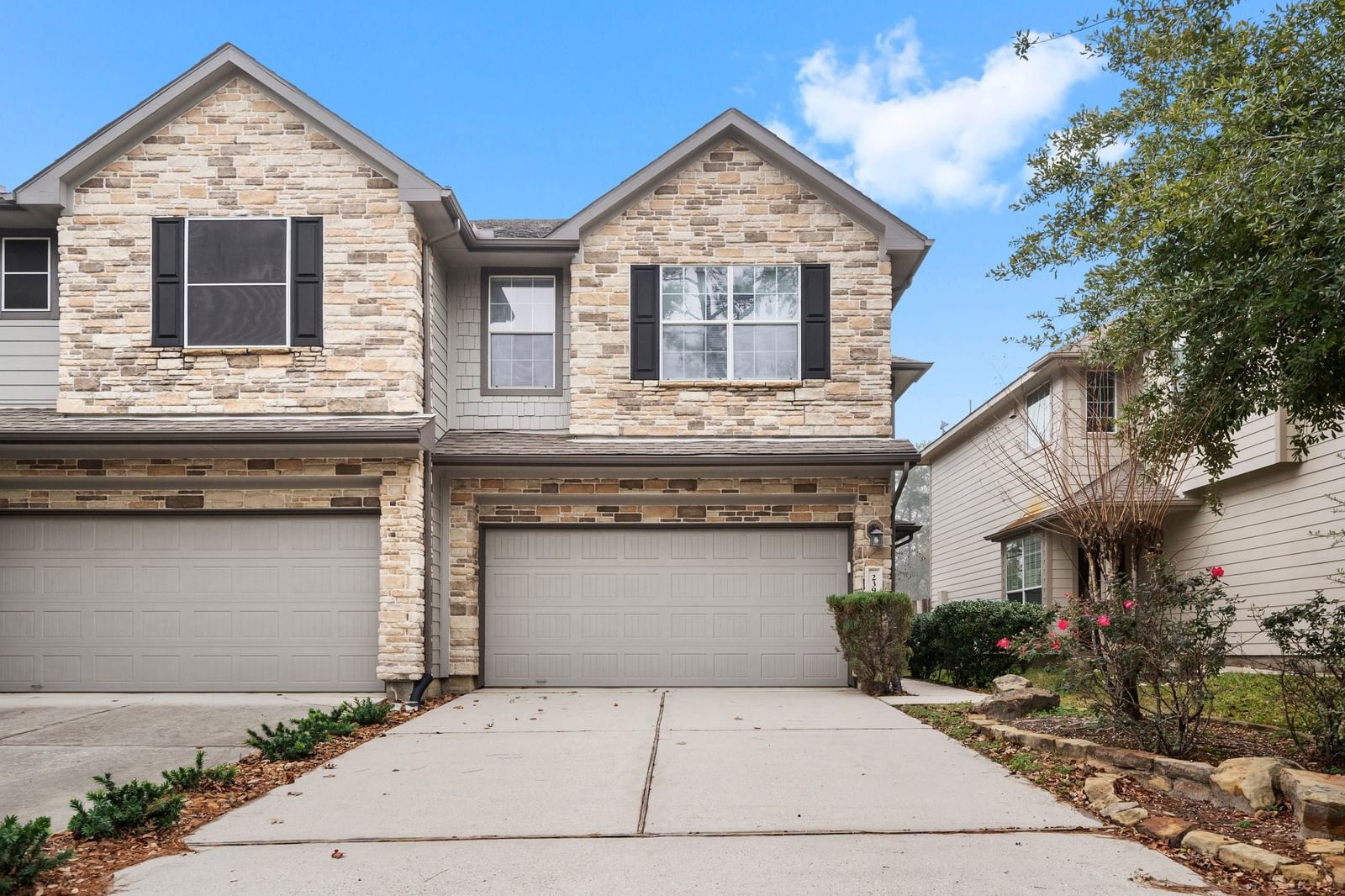 Real estate property located at 239 Bloomhill, Montgomery, WDLNDS VIL STERLING RIDGE, The Woodlands, TX, US