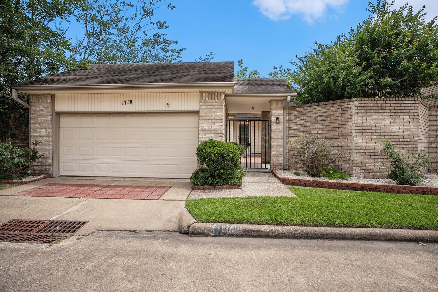 Real estate property located at 1718 Plumbwood, Harris, University Green Sec 03, Houston, TX, US