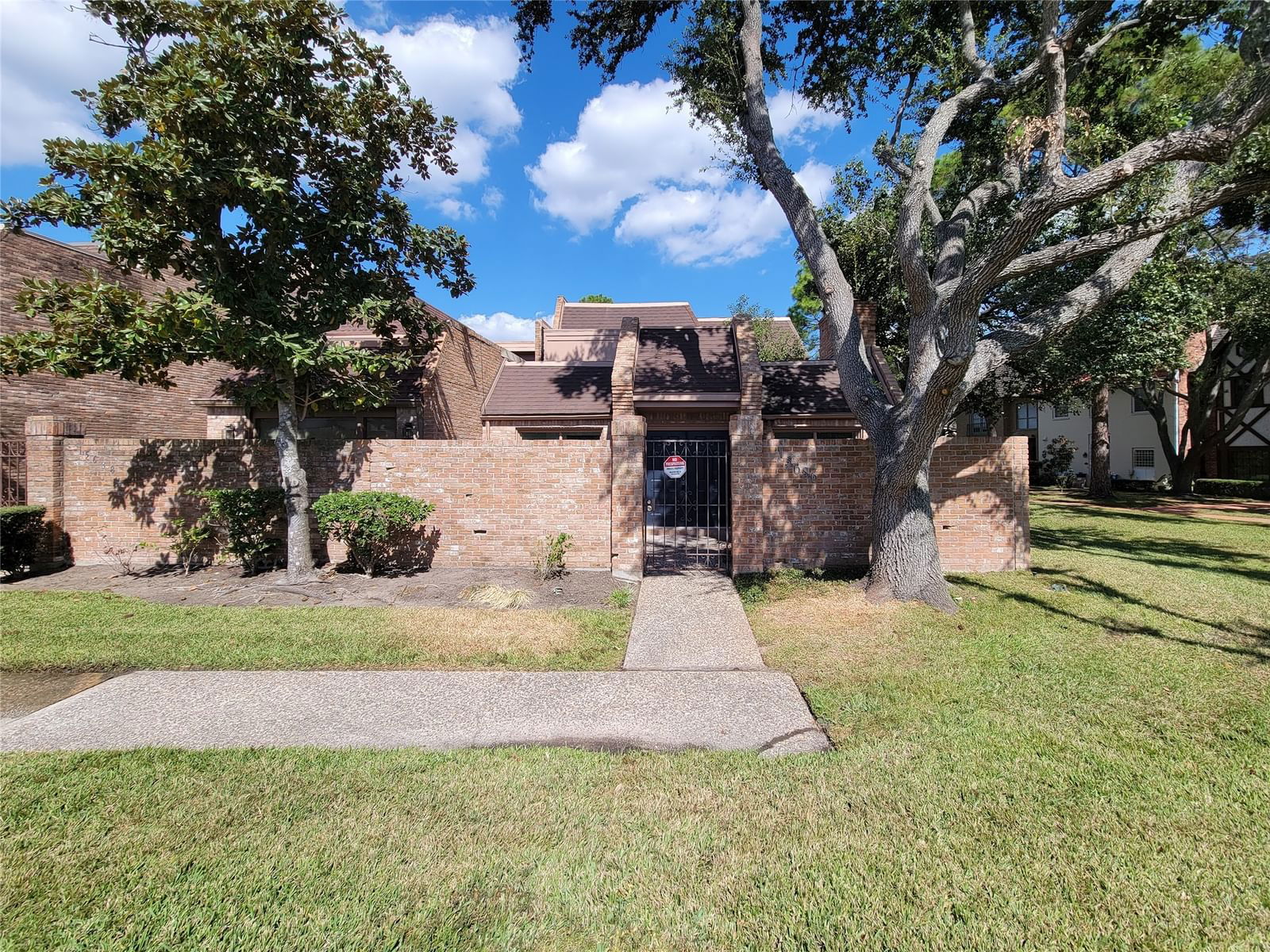 Real estate property located at 15686 Barkers Landing, Harris, Barker Court T/H, Houston, TX, US