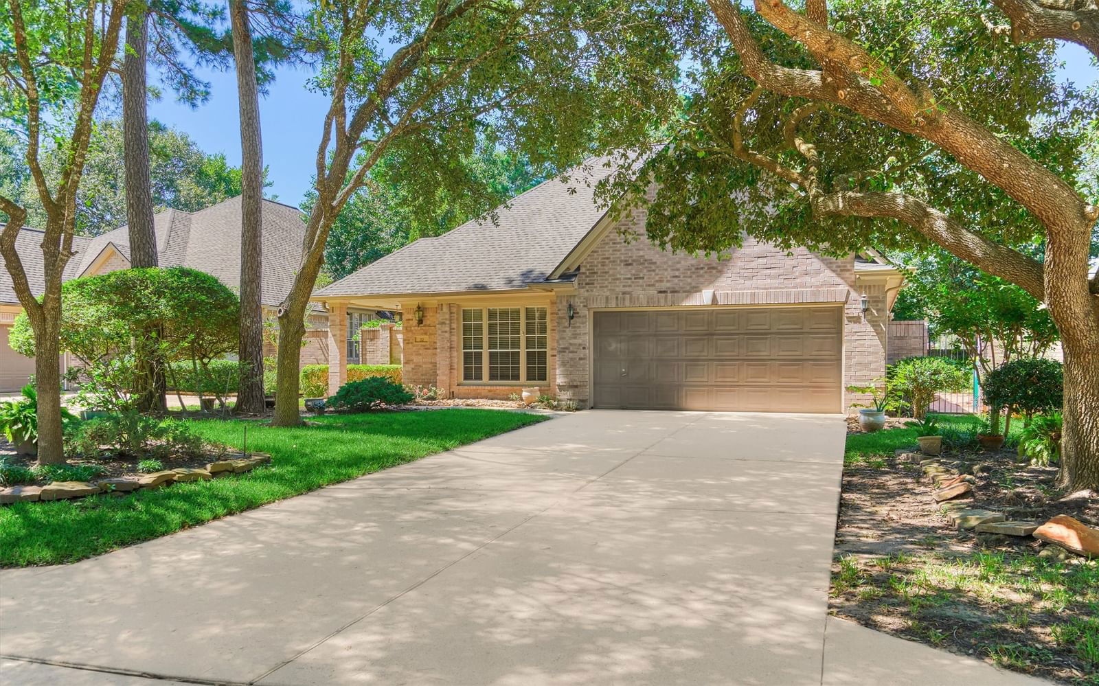 Real estate property located at 22 Honey Grove, Montgomery, The Woodlands Alden Bridge, The Woodlands, TX, US