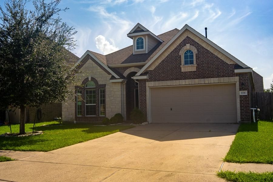 Real estate property located at 8331 Bay Oaks, Chambers, Legends Bay Sec 2, Baytown, TX, US