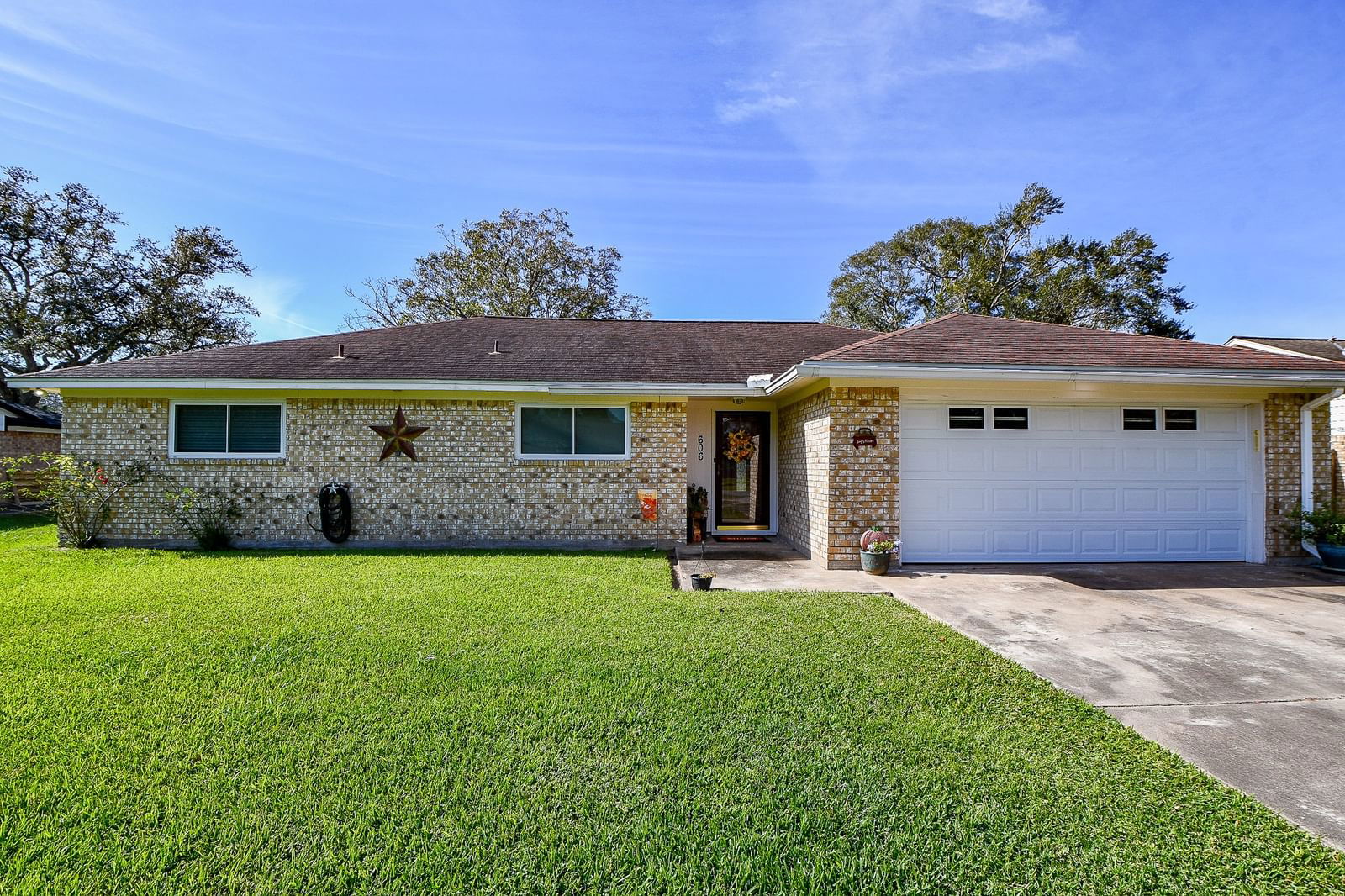 Real estate property located at 606 Roene, Brazoria, Green Meadow, West Columbia, TX, US