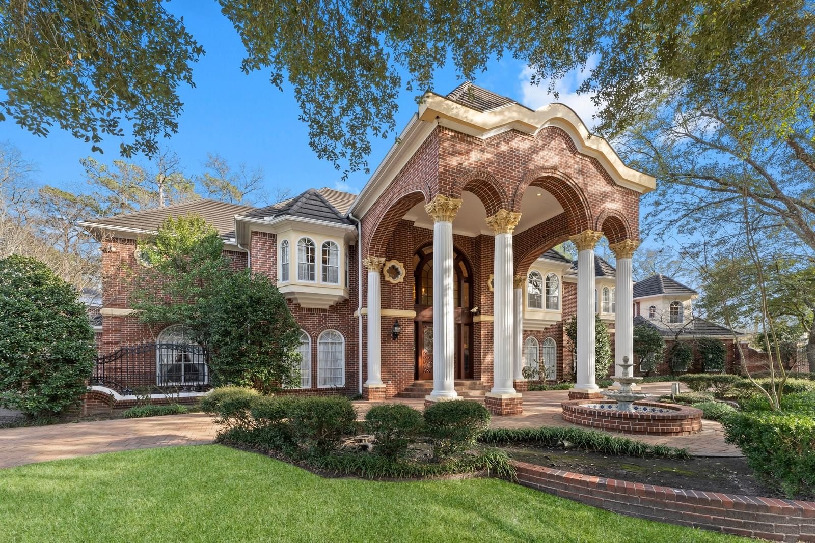 Real estate property located at 2907 Cedar Woods, Harris, Northgate Forest, Houston, TX, US