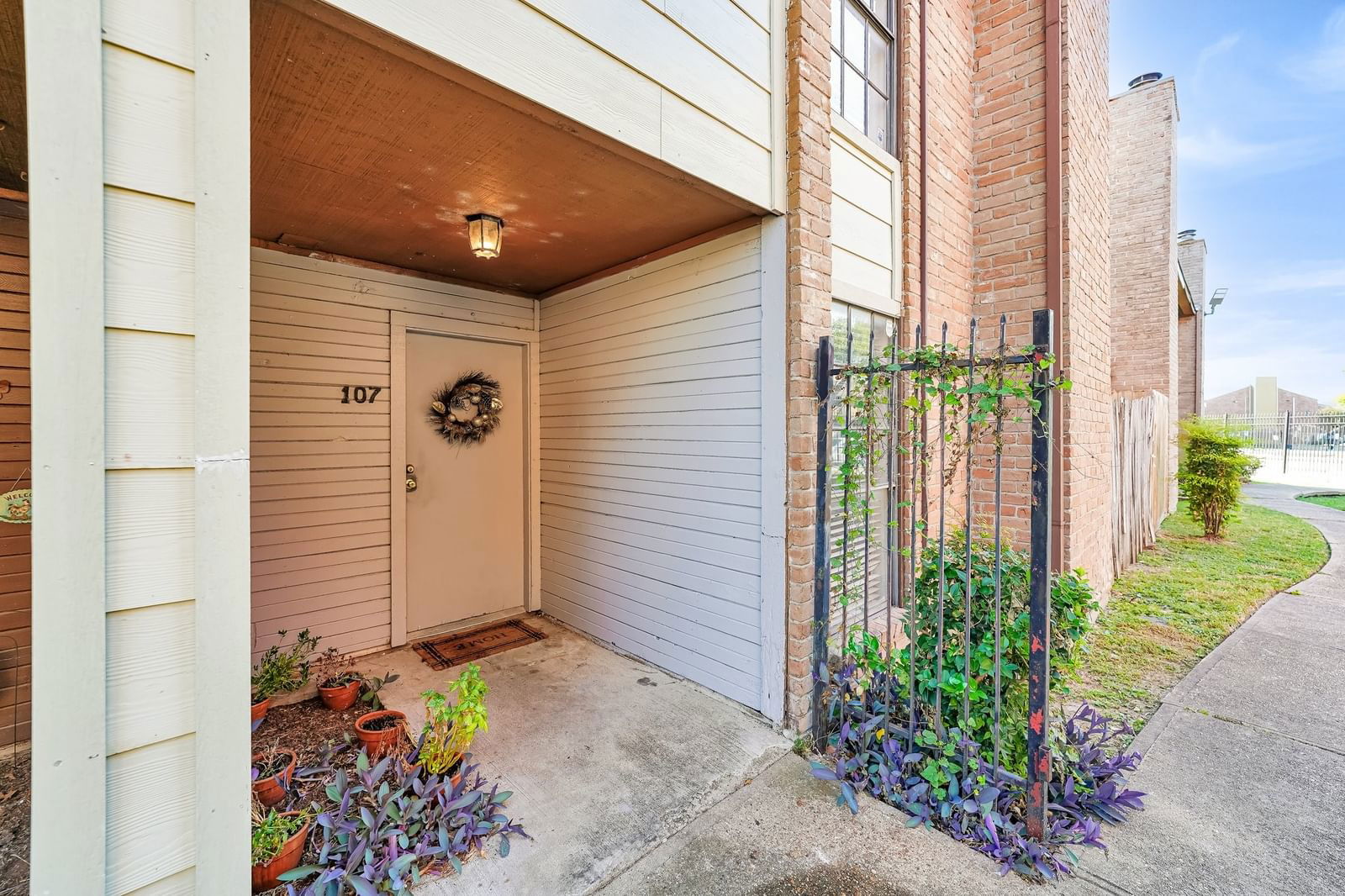 Real estate property located at 9090 Braeswood Blvd #107, Harris, Braeswood Condo, Houston, TX, US