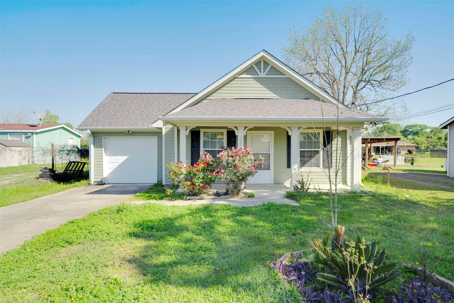 Real estate property located at 327 Reuben White, Harris, ST CHARLES PLACE, Crosby, TX, US