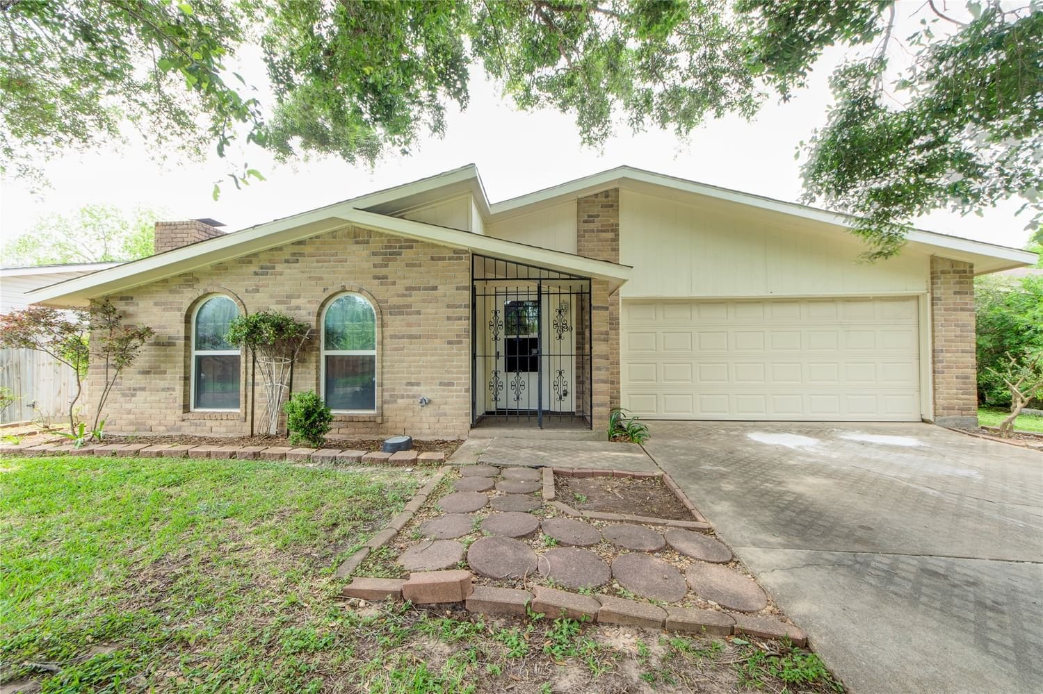 Real estate property located at 7330 La Mesa, Fort Bend, Mission Bend Sec 8, Houston, TX, US