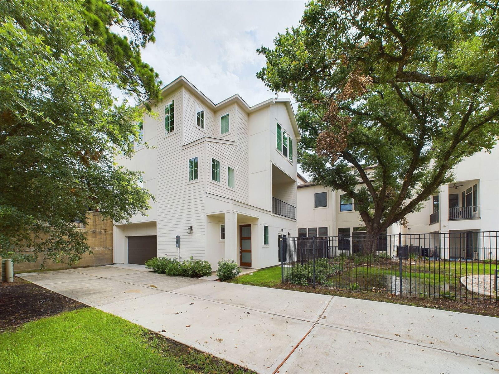 Real estate property located at 7722 Westside Villas, Harris, West Side Villas, Houston, TX, US