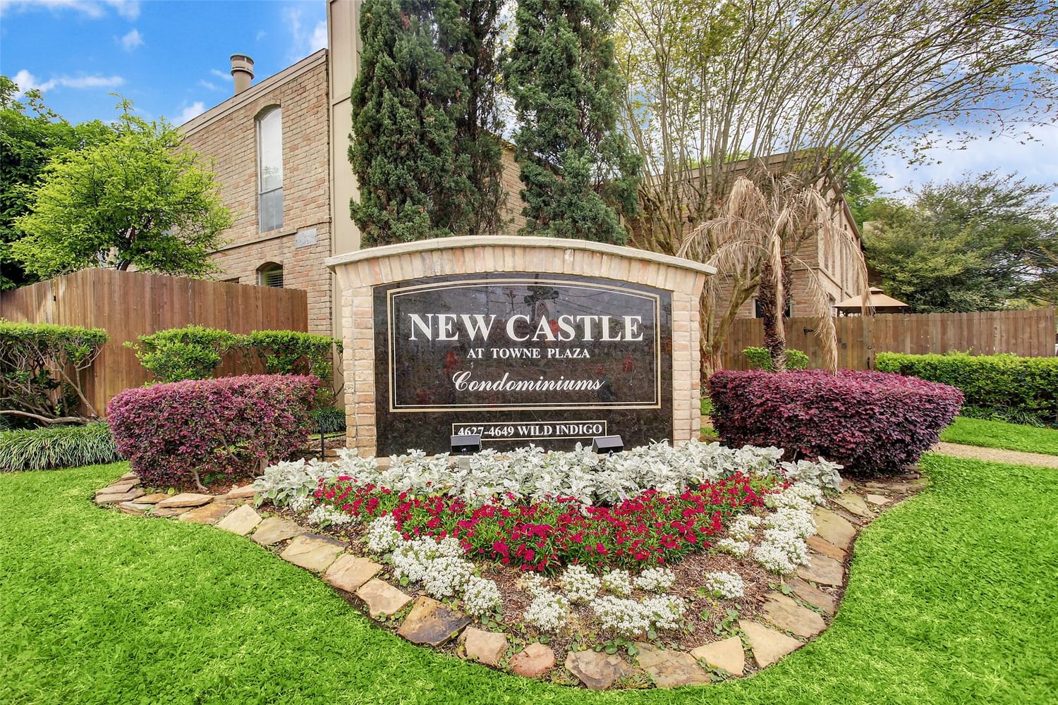 Real estate property located at 4633 Wild Indigo #523, Harris, New Castle At Town Plaza, Houston, TX, US