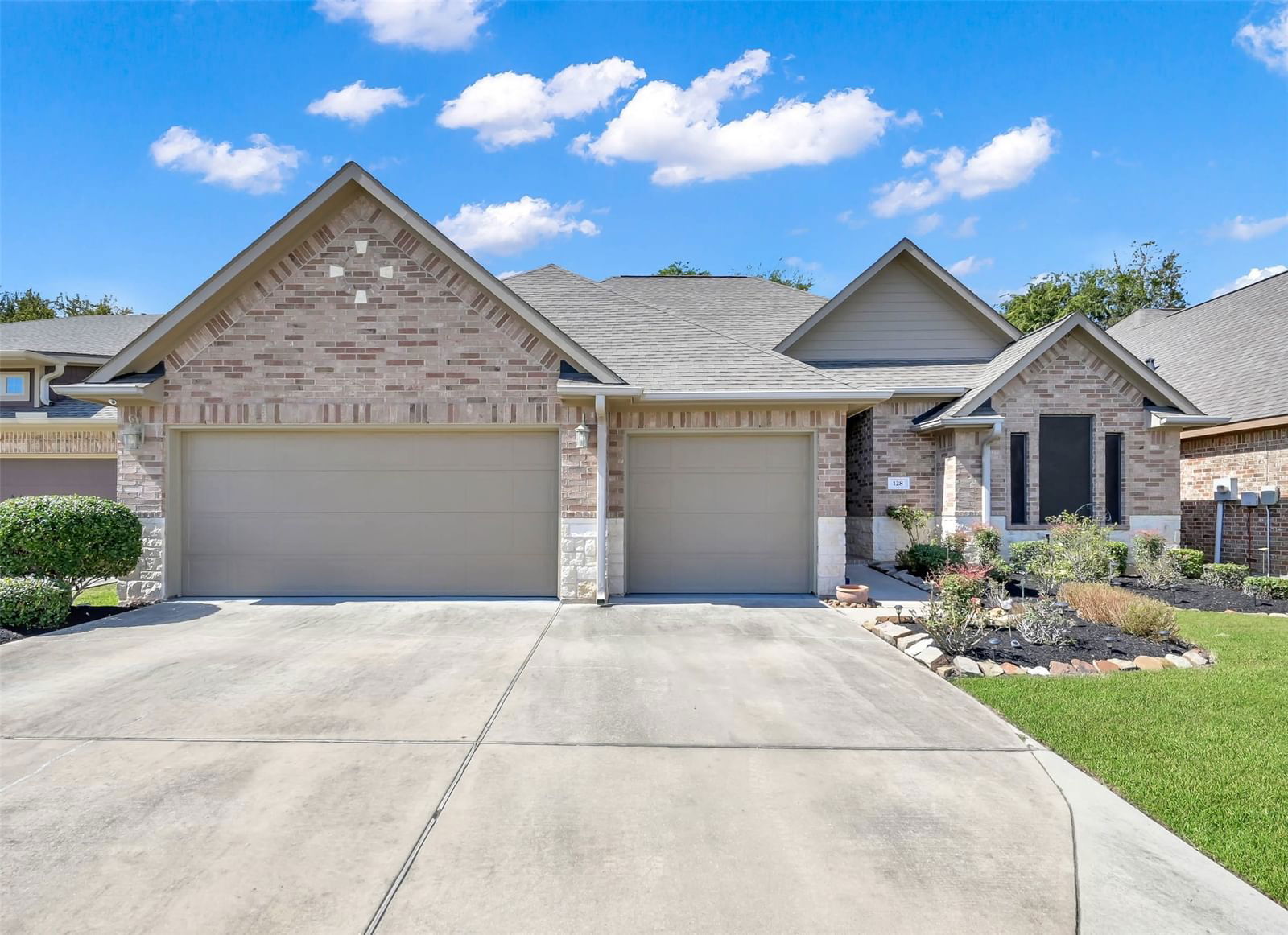 Real estate property located at 128 Racetrack, Montgomery, Lake Creek Village 01, Montgomery, TX, US