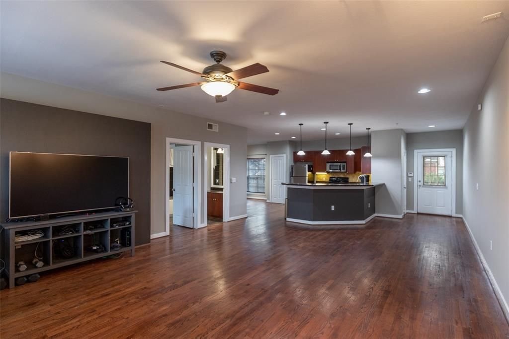 Real estate property located at 2216 Chenevert #8, Harris, Rushmore Lofts, Houston, TX, US