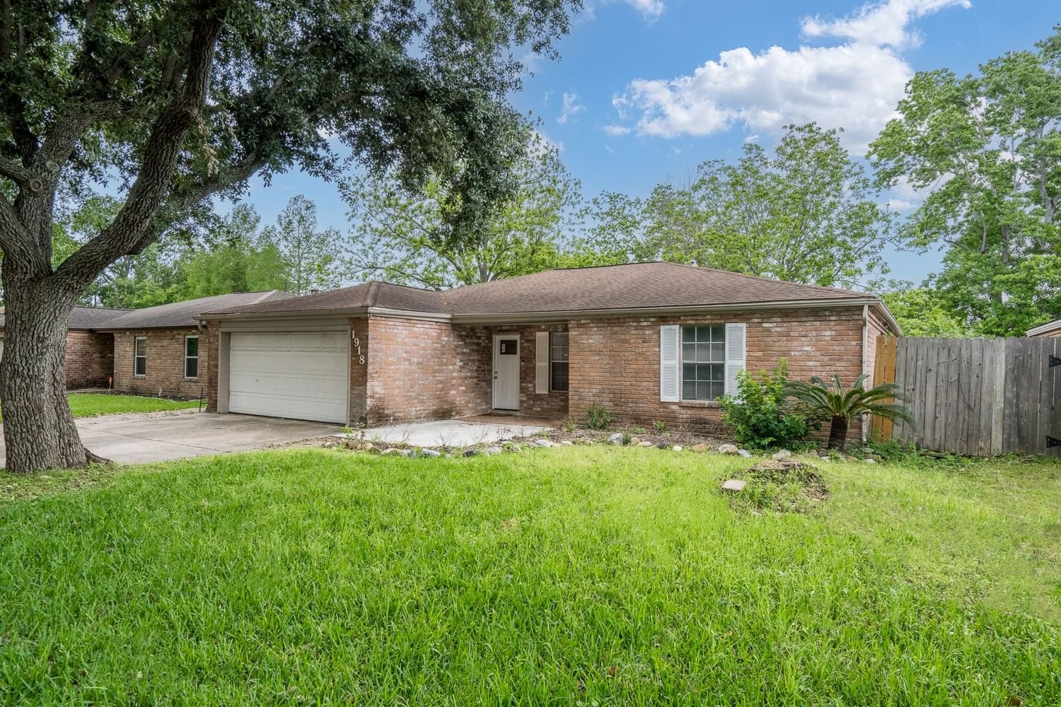 Real estate property located at 1918 Woodvale, Fort Bend, Woodland West Sec 3, Missouri City, TX, US