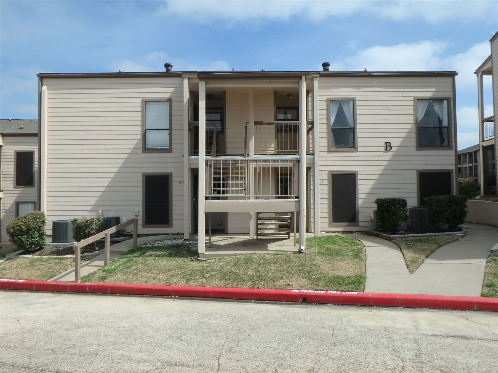 Real estate property located at 105 B Lakeview #105B, Montgomery, April Sound, Conroe, TX, US