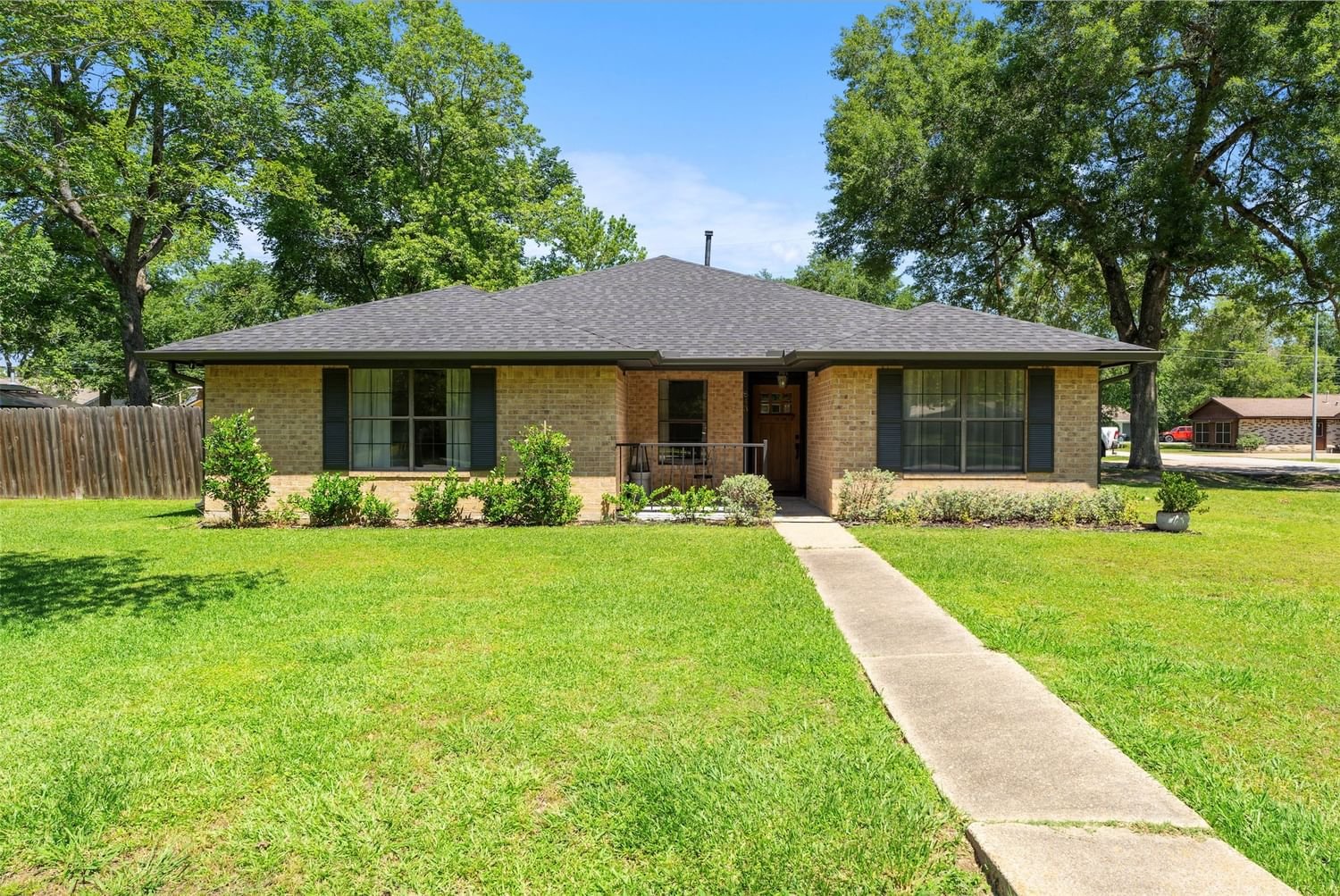Real estate property located at 843 Fall Creek, Harris, Lakewood Heights Sec 03, Huffman, TX, US