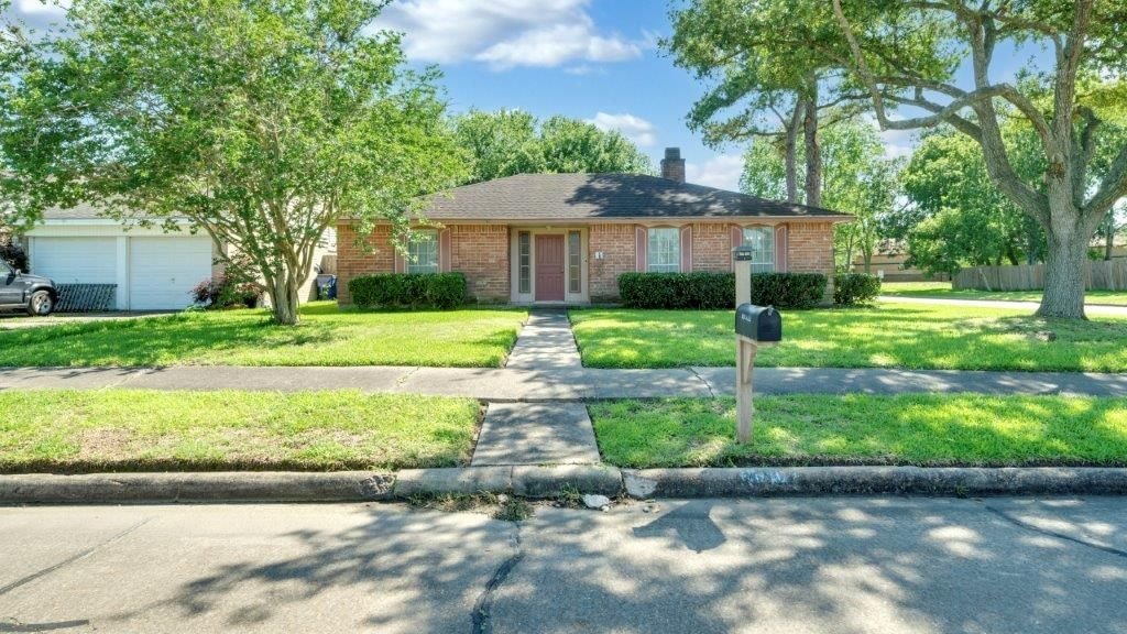 Real estate property located at 16502 Forest Bend, Harris, Wedgewood Village Sec 06 R/P, Friendswood, TX, US