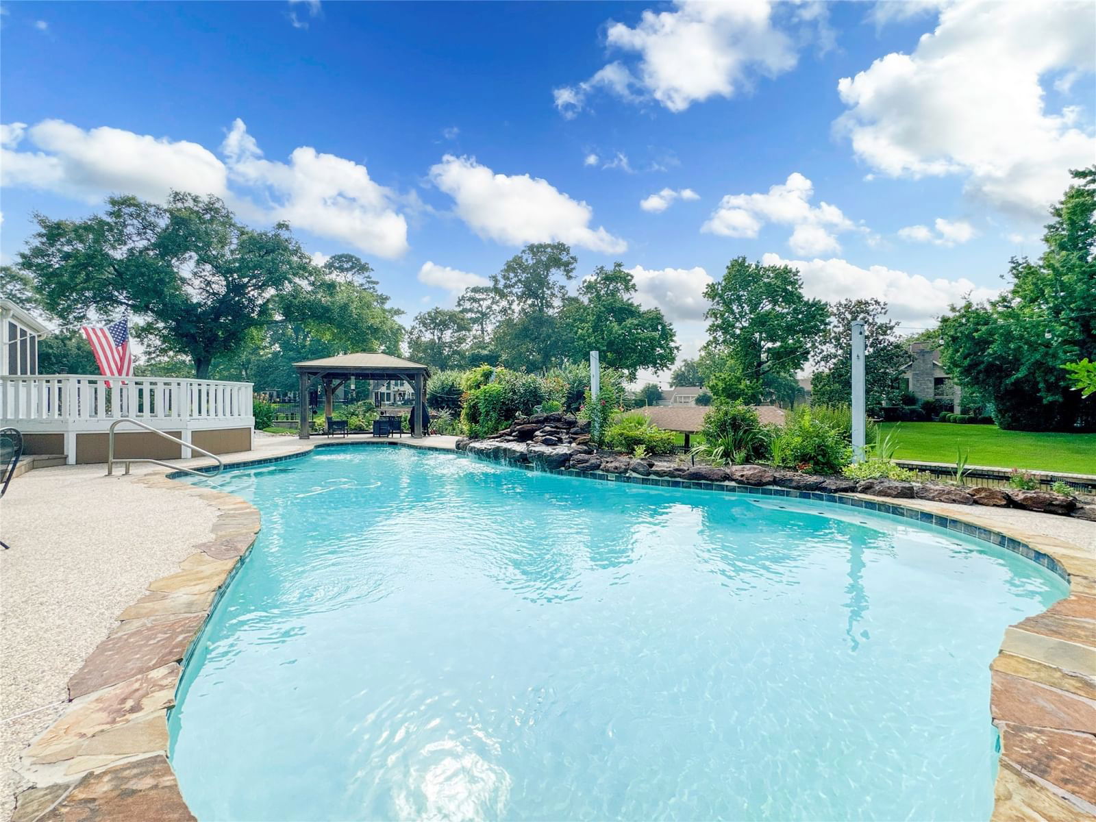 Real estate property located at 8227 Amber Cove, Harris, Atascocita Shores Sec 02, Humble, TX, US