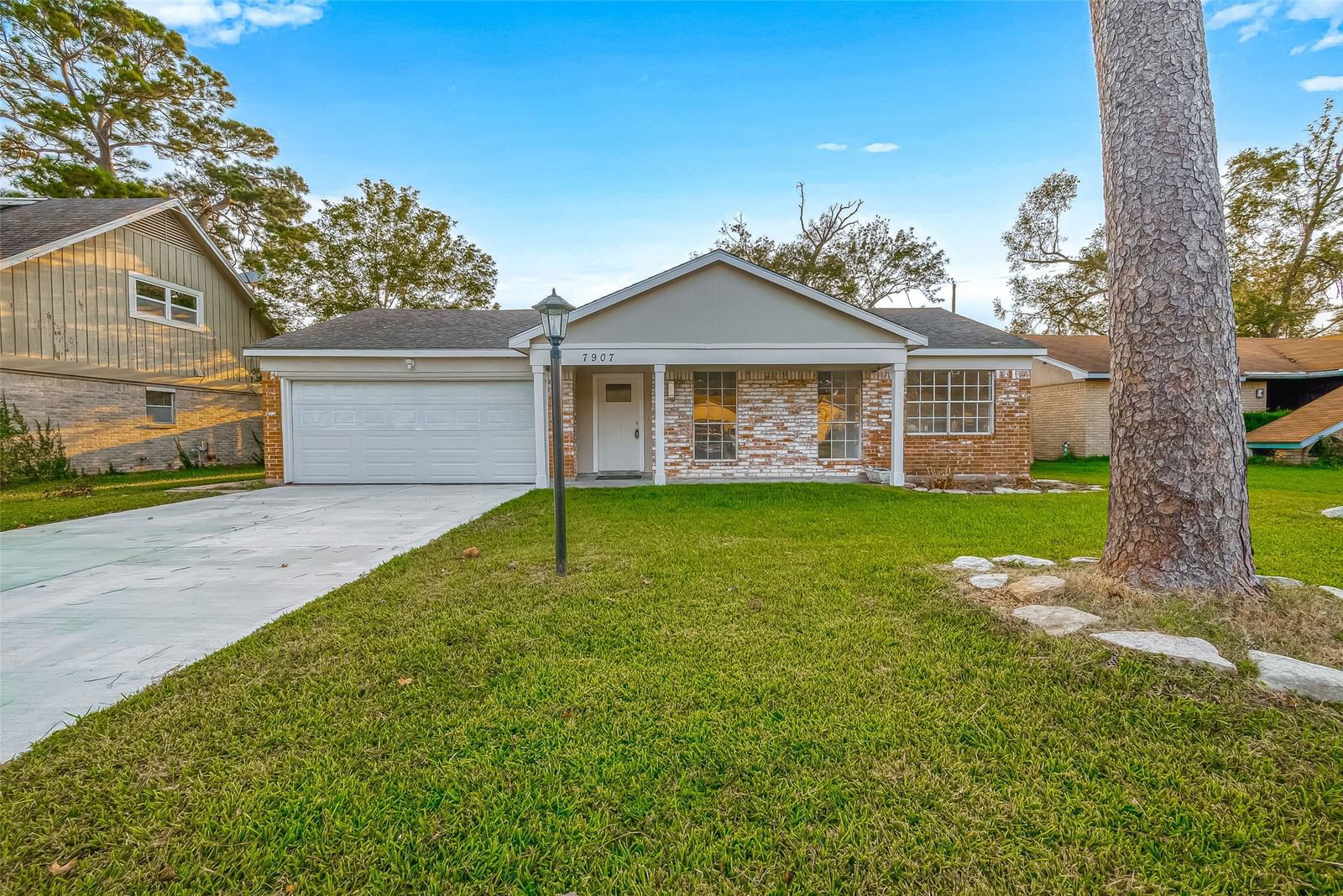 Real estate property located at 7907 Ledgewood, Harris, Royalwood, Houston, TX, US