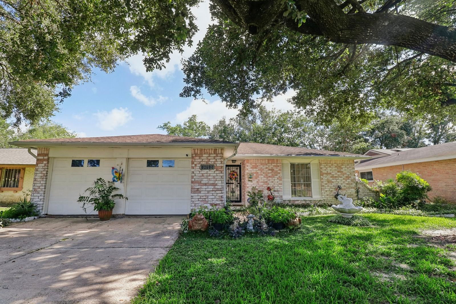 Real estate property located at 16715 Barcelona, Harris, Forest Bend Sec 06, Friendswood, TX, US