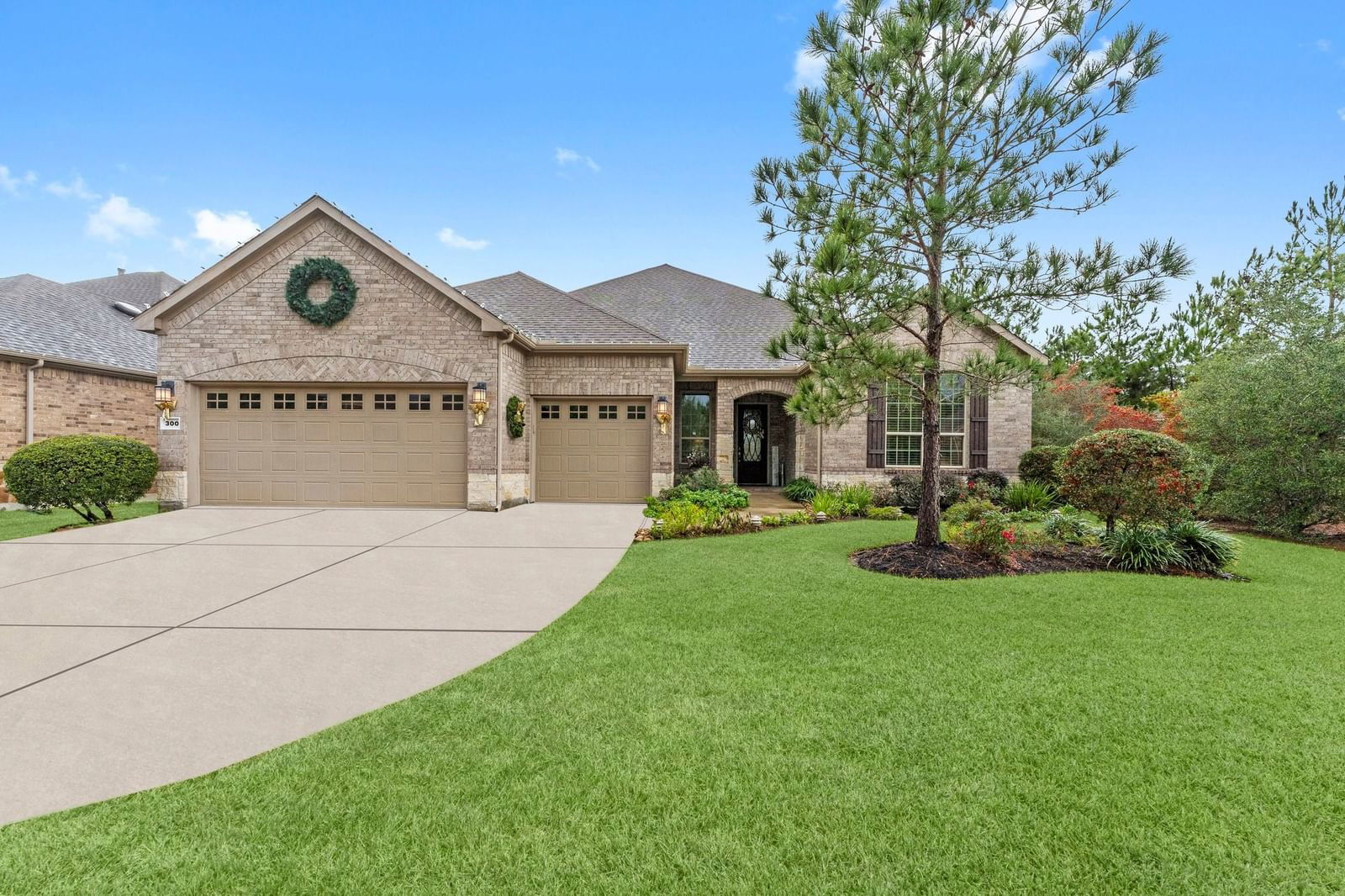 Real estate property located at 300 Kerry Bog, Montgomery, Del Webb The Woodlands 02, The Woodlands, TX, US