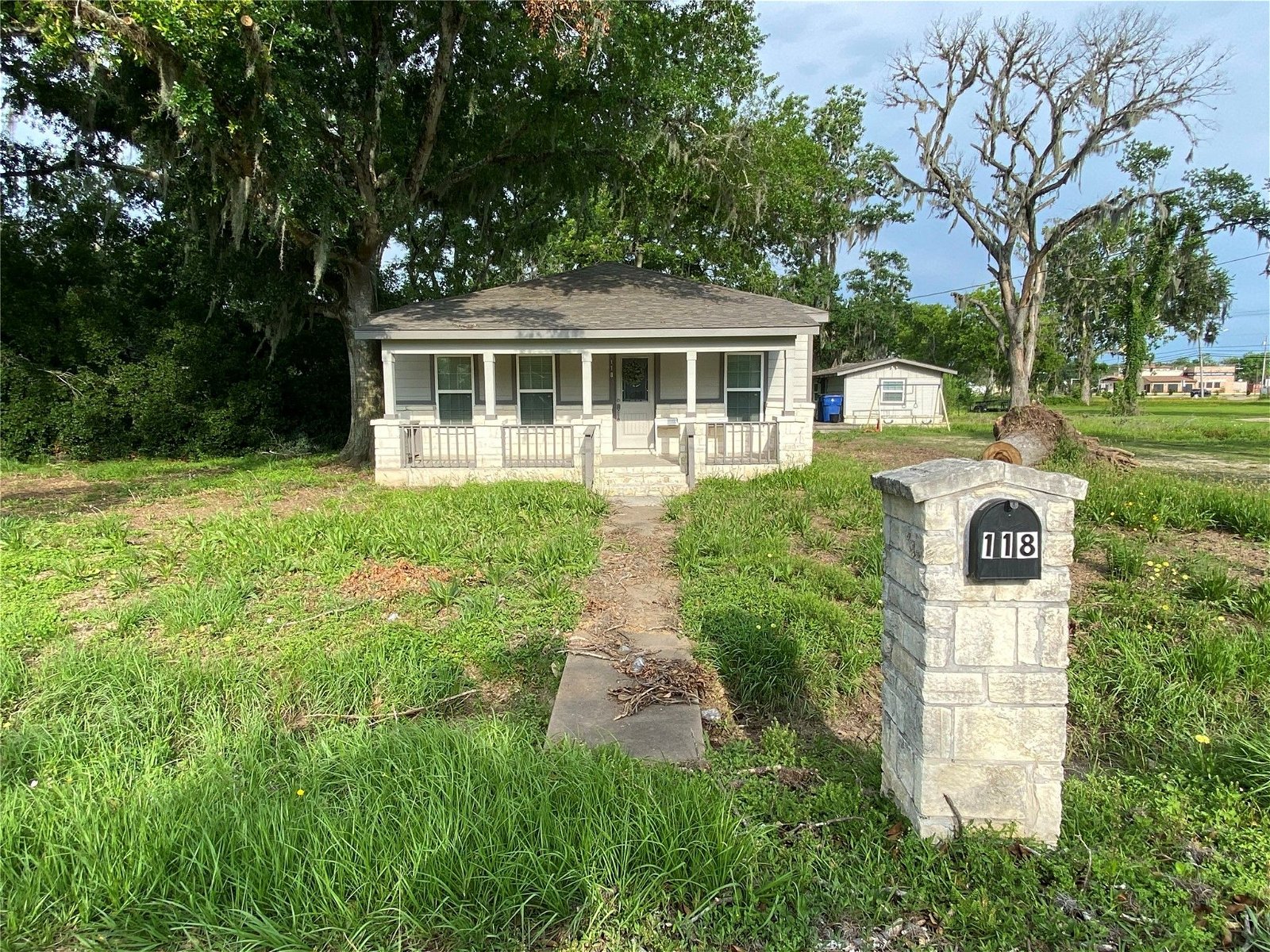 Real estate property located at 118 13th, Brazoria, COLUMBIA OUTLOTS, West Columbia, TX, US