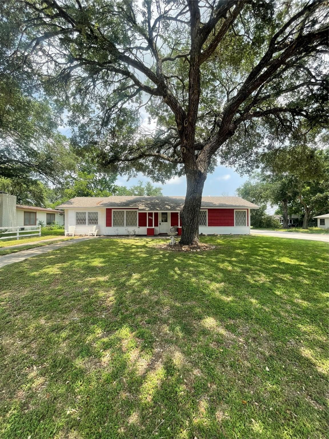 Real estate property located at 1016 Hanover, Jackson, South Heights, Edna, TX, US