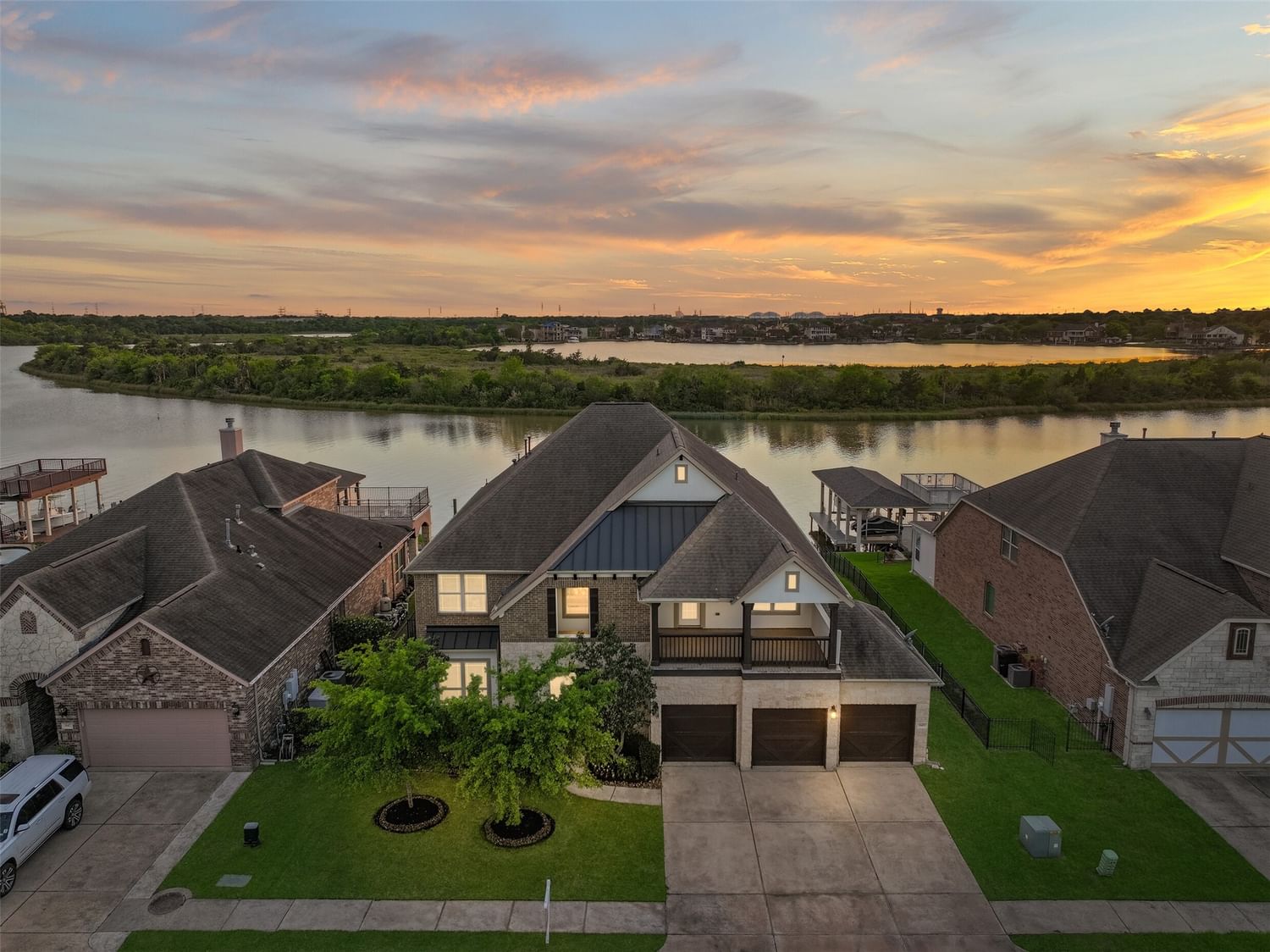 Real estate property located at 849 Signature, Galveston, Peninsula At Clear Lake Sec 2, League City, TX, US