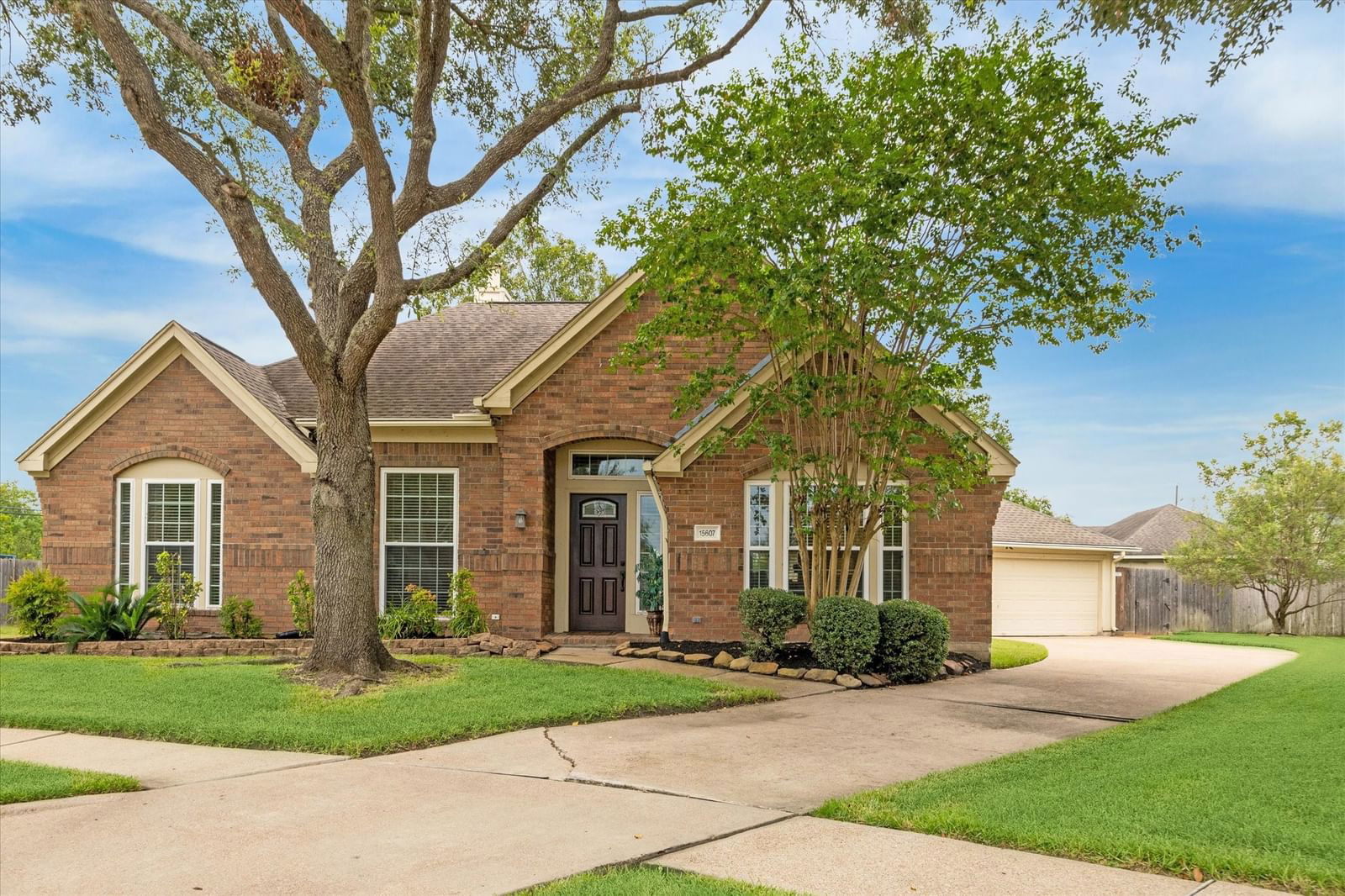 Real estate property located at 15607 Rosewood Hill, Fort Bend, Village Of Oak Lake, Sugar Land, TX, US