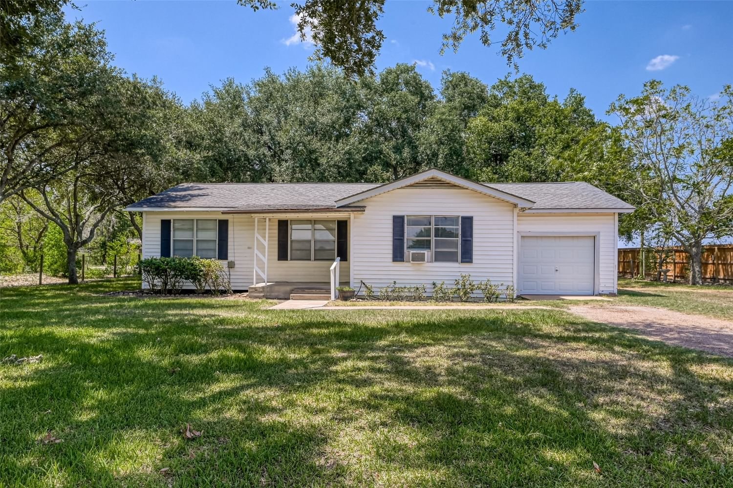 Real estate property located at 11426 Needville Fairchilds, Fort Bend, Needville, TX, US